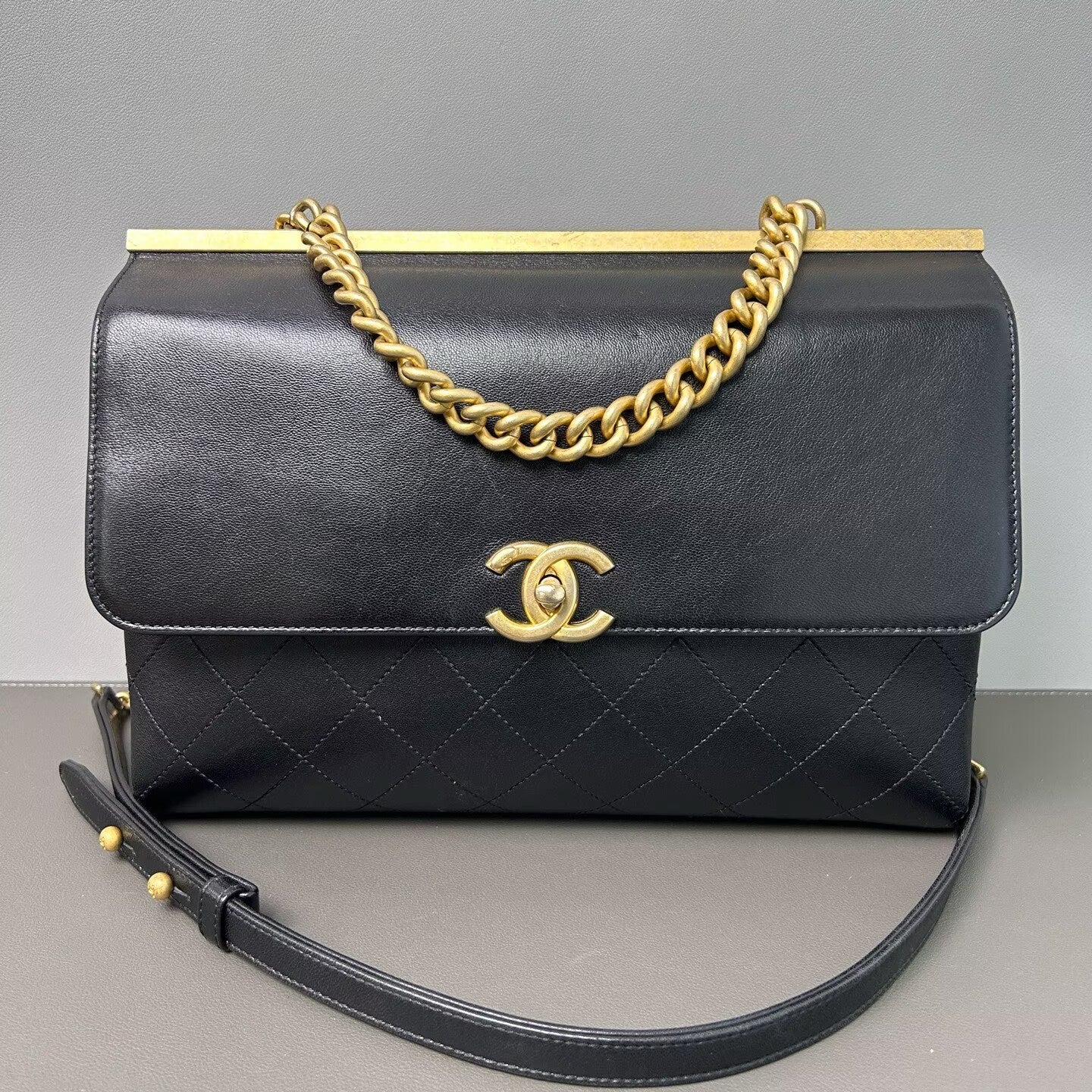 Chanel - 25 Opening Double-sided Messenger Bag - Lambskin leather - Black with Gold-Tone Hardware - (medium)