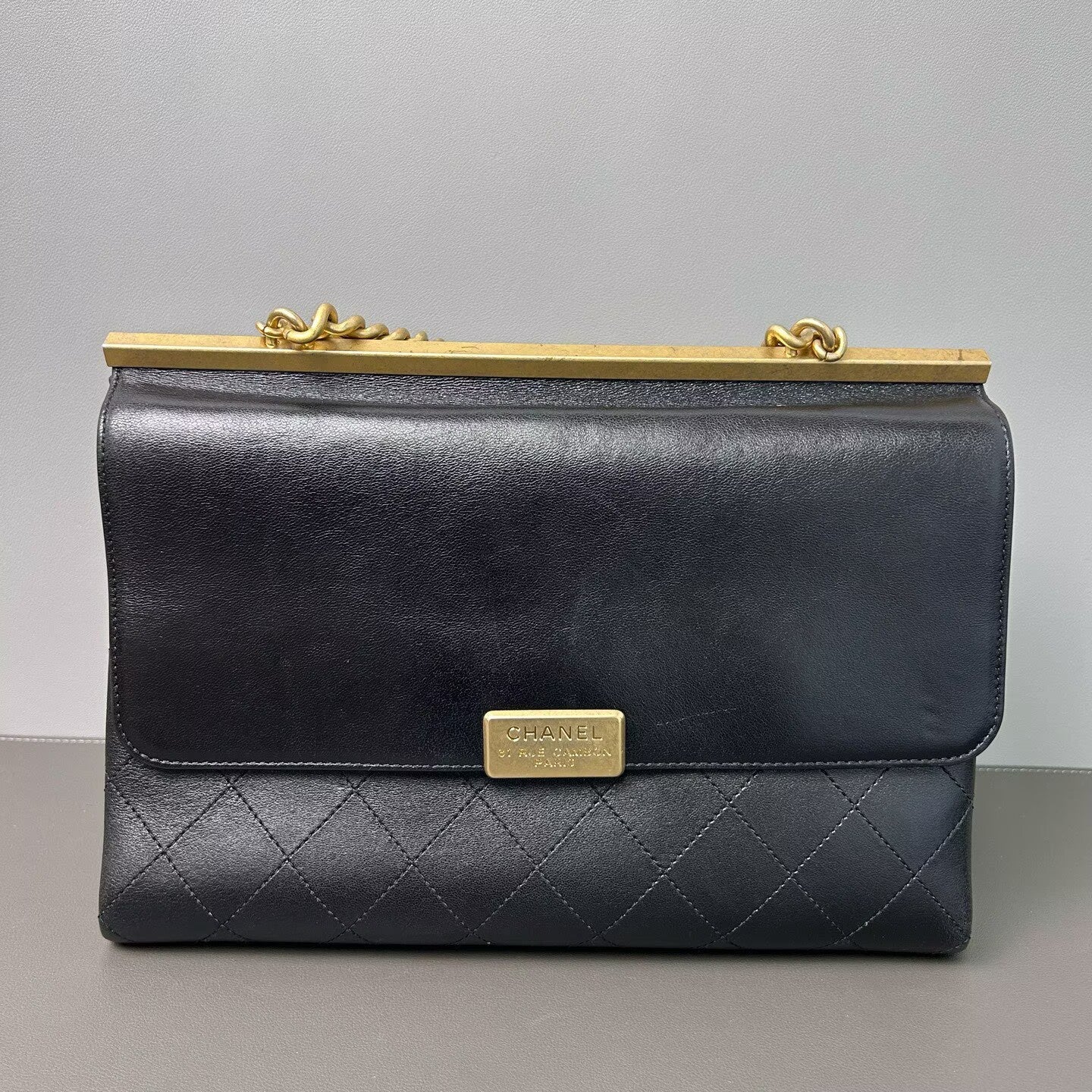 Chanel - 25 Opening Double-sided Messenger Bag - Lambskin leather - Black with Gold-Tone Hardware - (medium)
