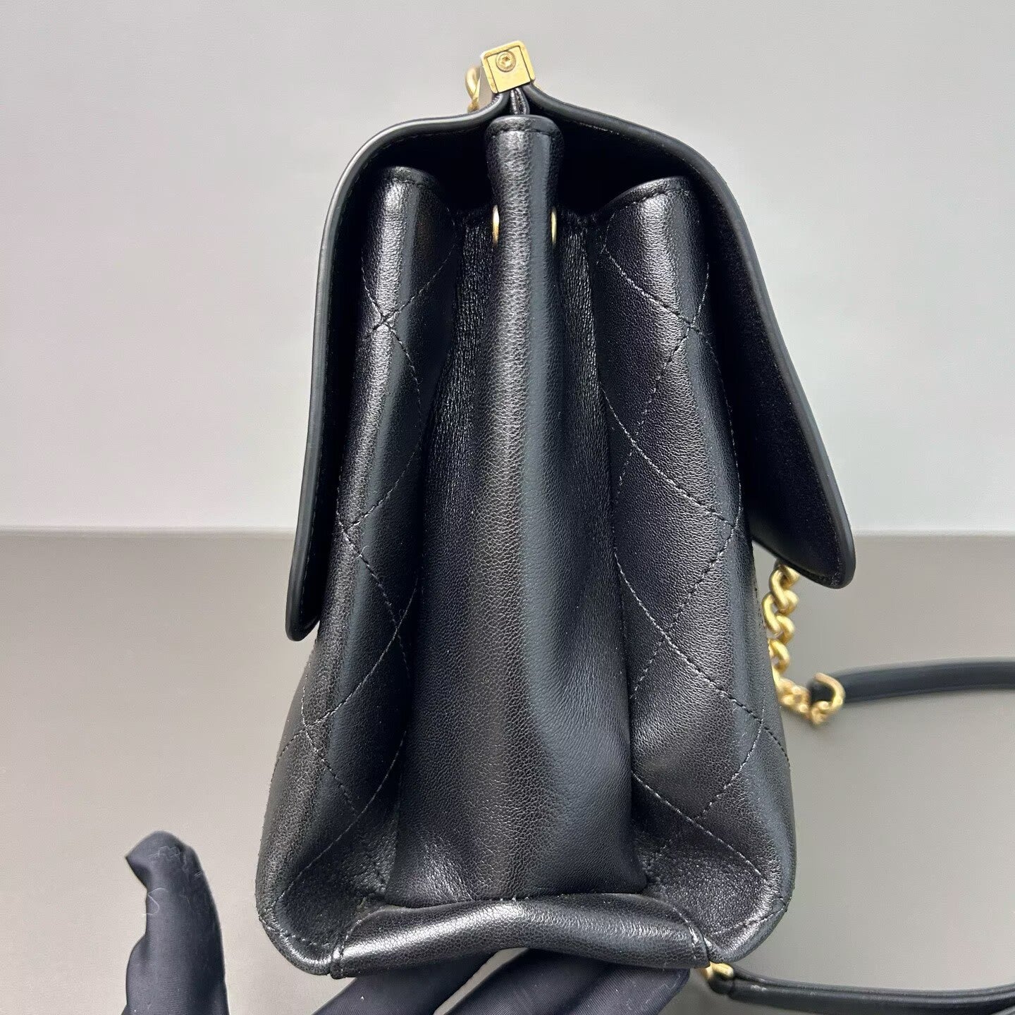 Chanel - 25 Opening Double-sided Messenger Bag - Lambskin leather - Black with Gold-Tone Hardware - (medium)
