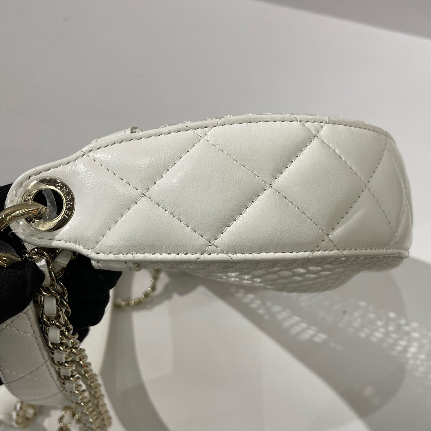 Chanel - 25S Mesh Hobo Bag with Quilted Pouch - Mesh and Leather - White - (mini)