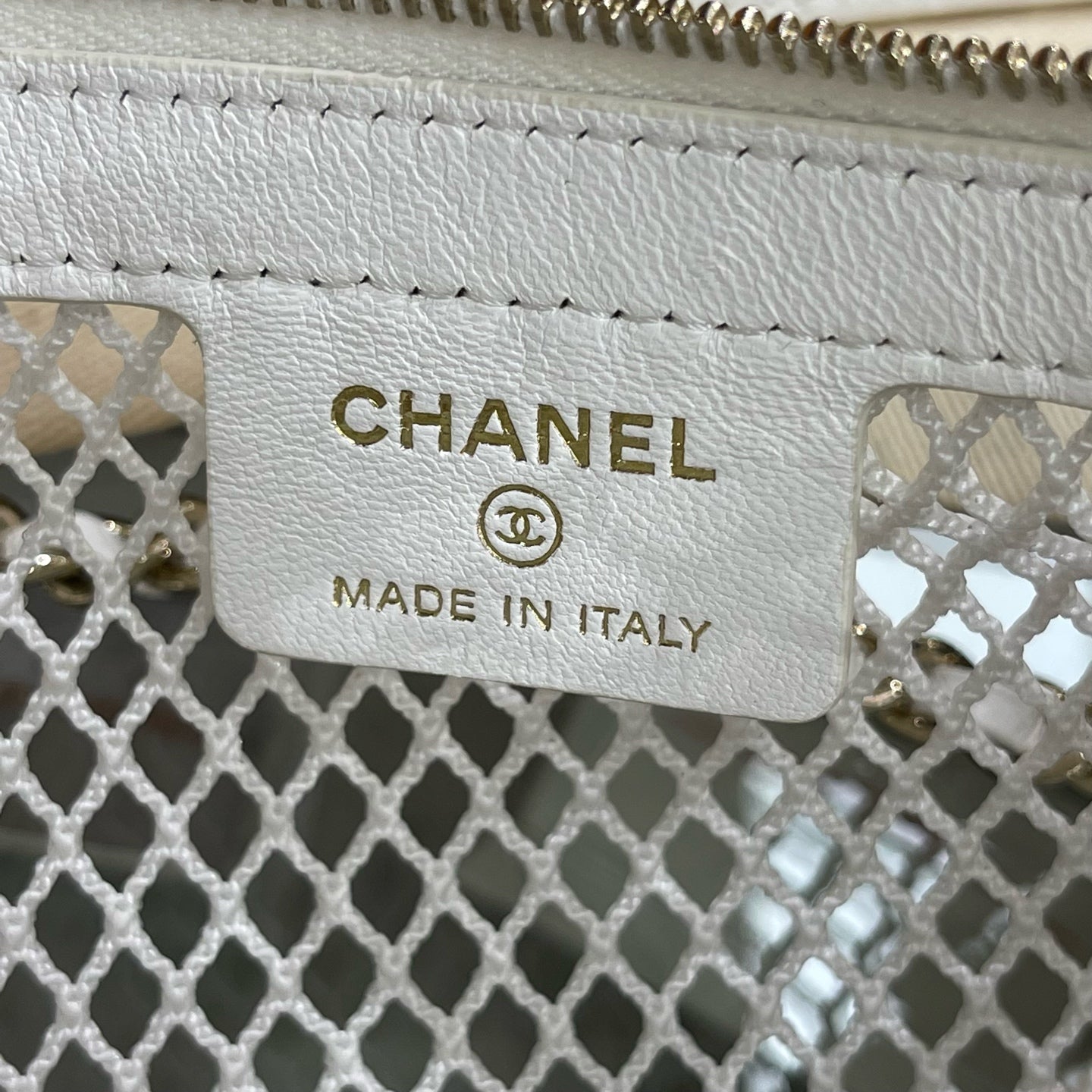 Chanel - 25S Mesh Hobo Bag with Quilted Pouch - Mesh and Leather - White - (mini)