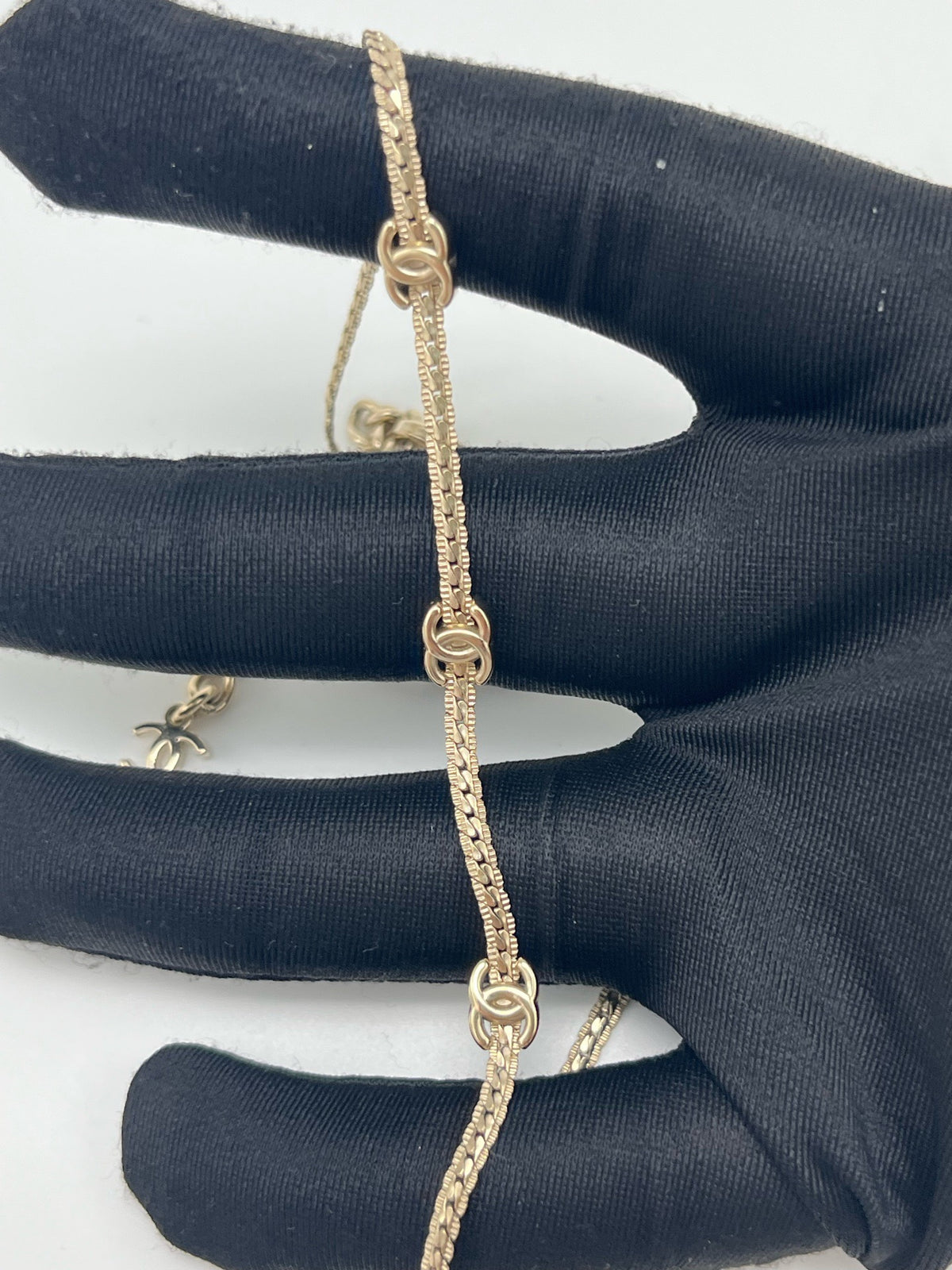 Chanel - 25V Seven-Flower Snake Chain Necklace - Gold-tone metal - Gold - (One size)