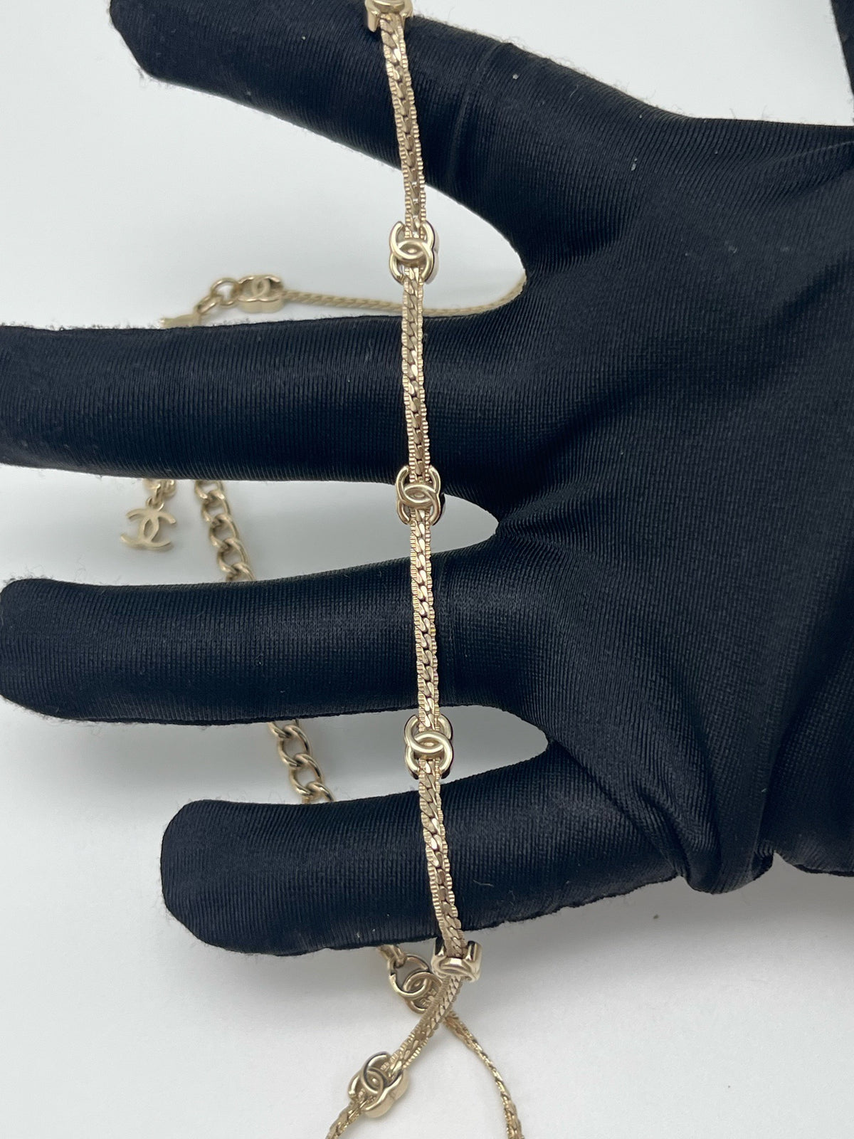 Chanel - 25V Seven-Flower Snake Chain Necklace - Gold-tone metal - Gold - (One size)
