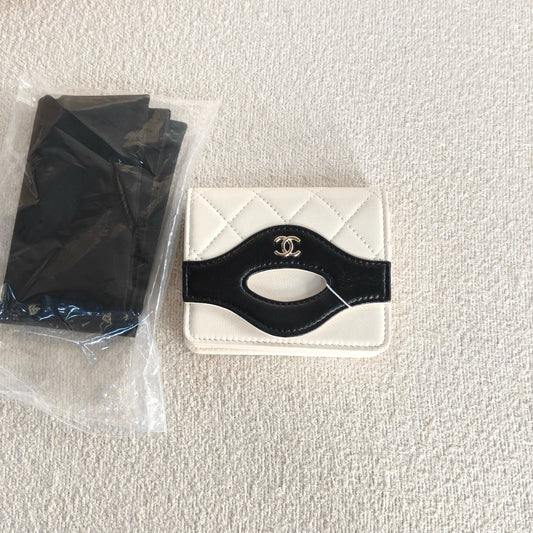 Chanel - 31 Bag Card Holder - Leather - White - (Small)