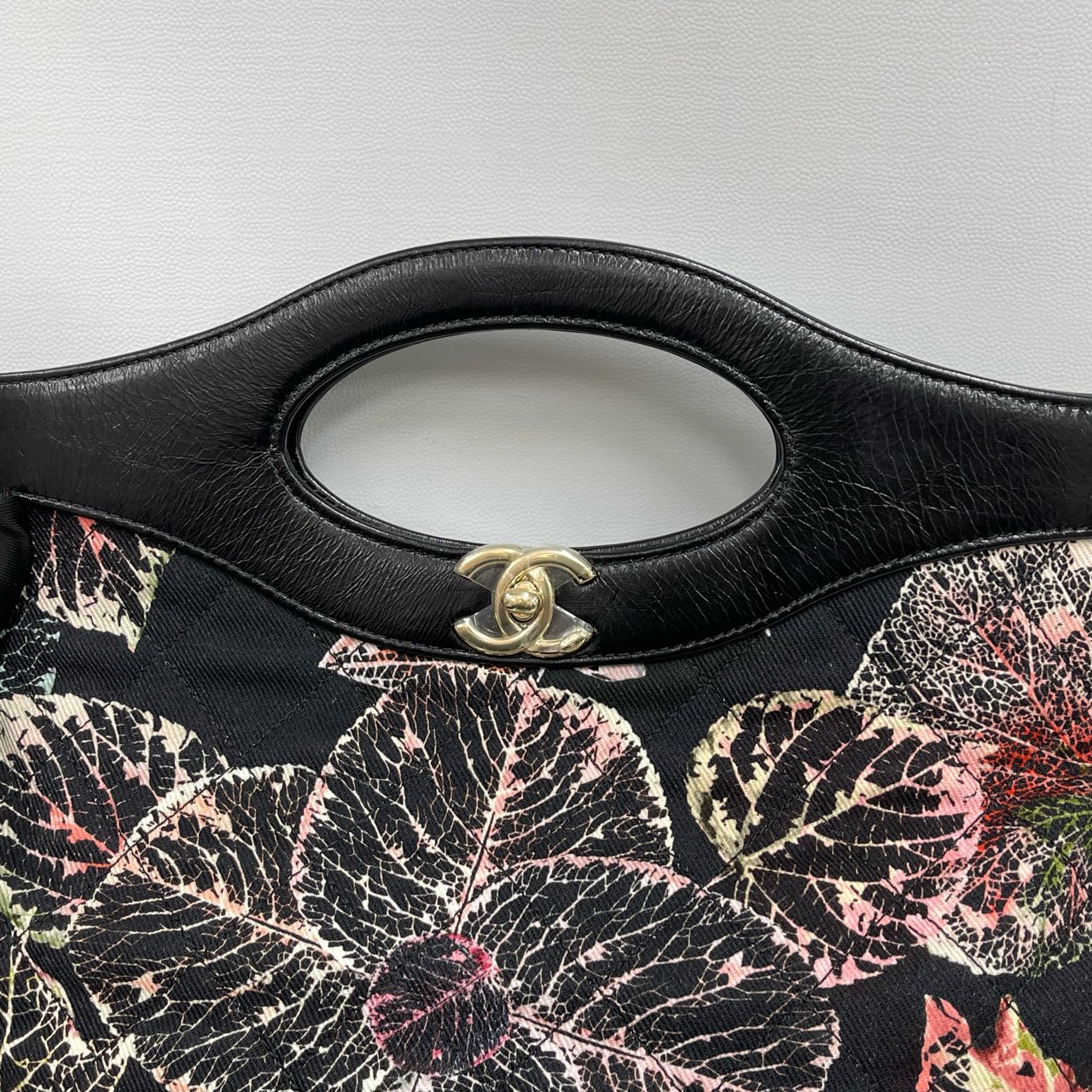 Chanel - 31 Bag - Fabric with leather trim - Black - (Medium)