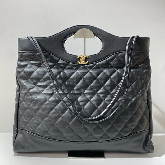 Chanel - 31 Bag - Lambskin leather - Black with Gold-Tone Hardware - (large)