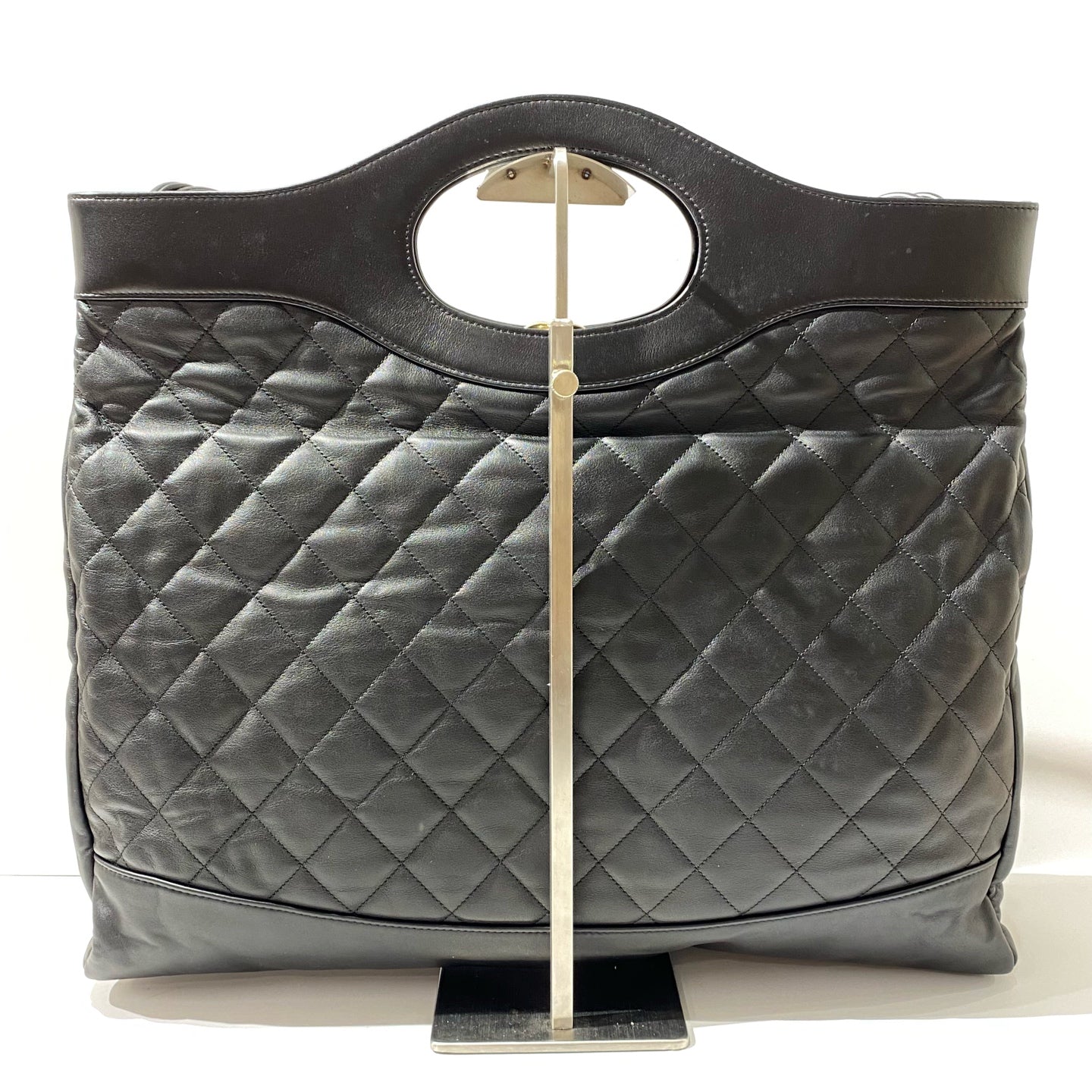 Chanel - 31 Bag - Lambskin leather - Black with Gold-Tone Hardware - (large)