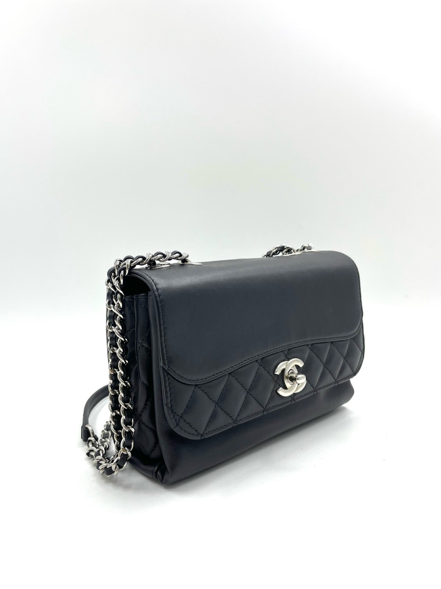 Chanel - Accordion Flap Bag - Leather - Black - (small)
