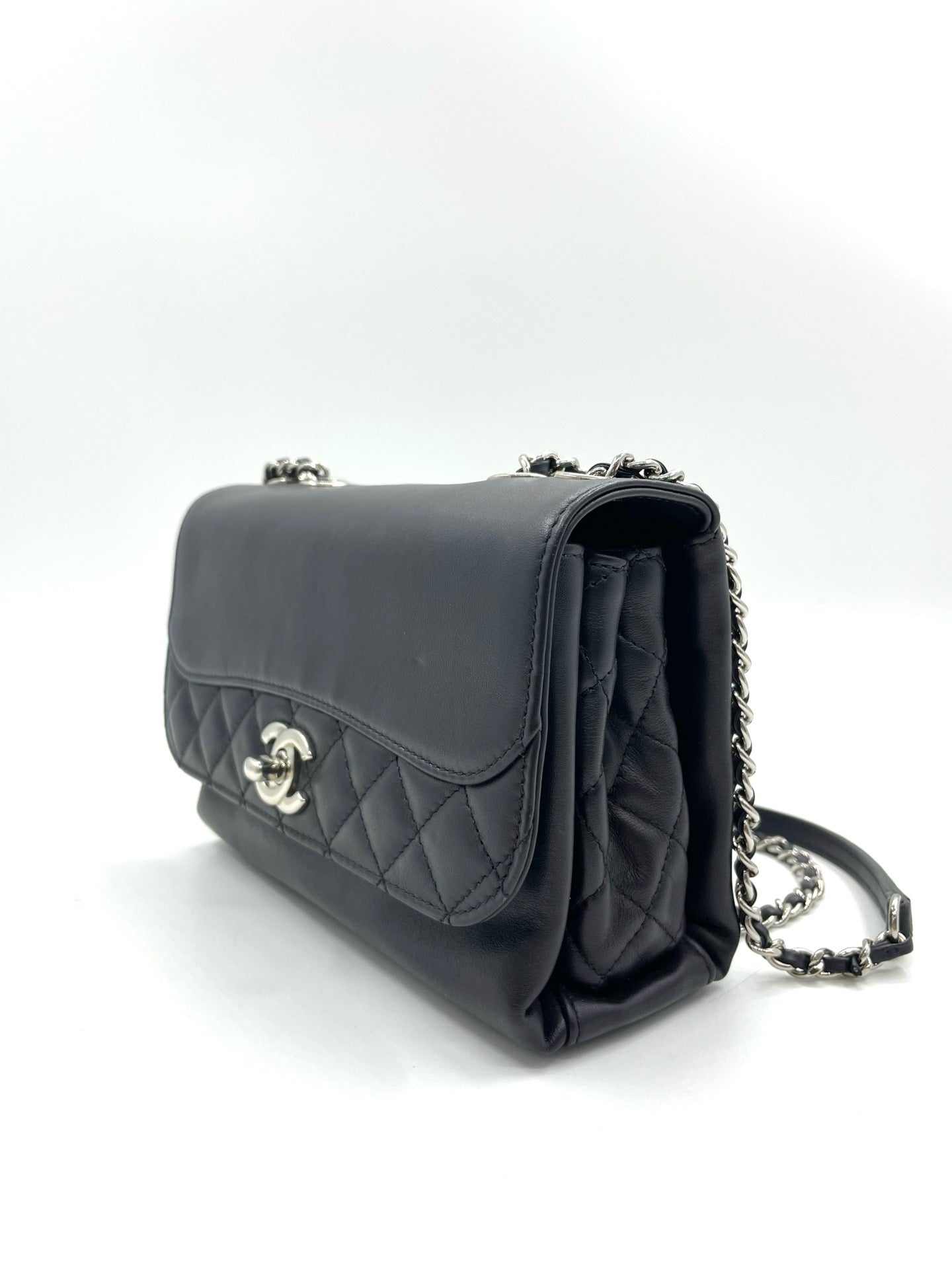 Chanel - Accordion Flap Bag - Leather - Black - (small)