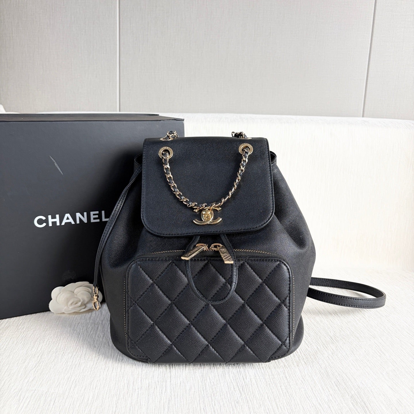 Chanel - Affinity - Leather - Black - (Medium)