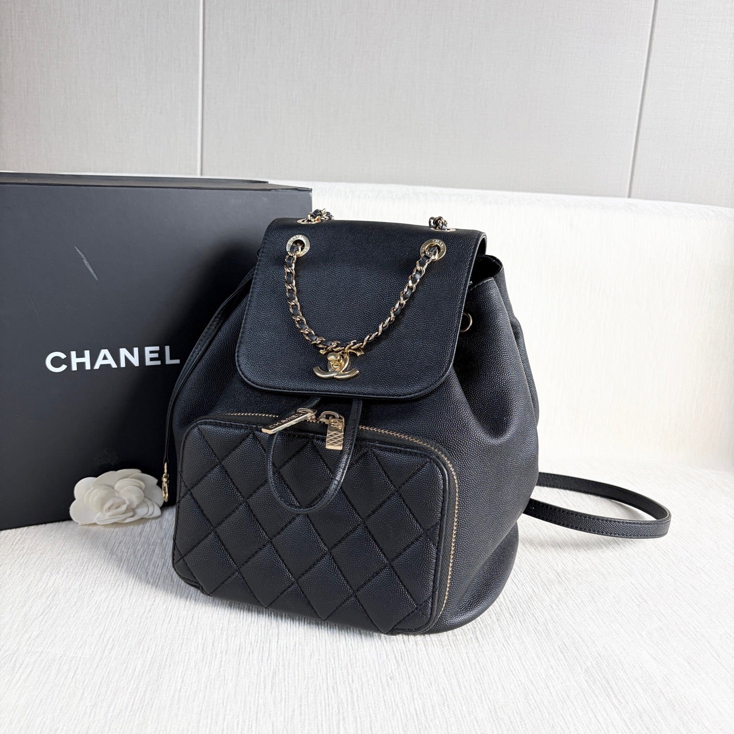 Chanel - Affinity - Leather - Black - (Medium)