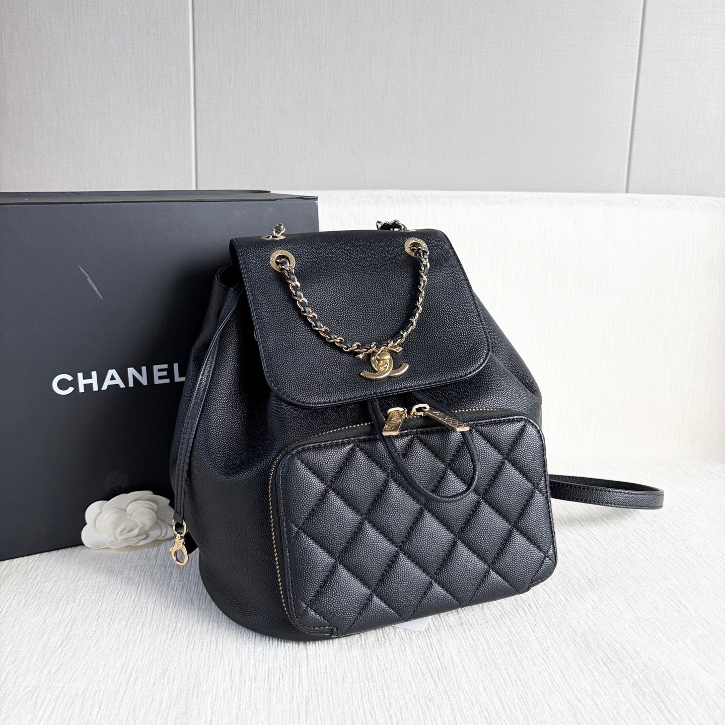 Chanel - Affinity - Leather - Black - (Medium)