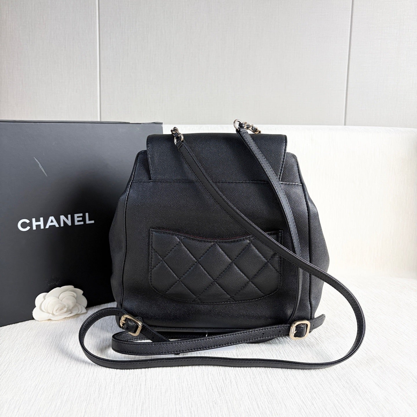Chanel - Affinity - Leather - Black - (Medium)