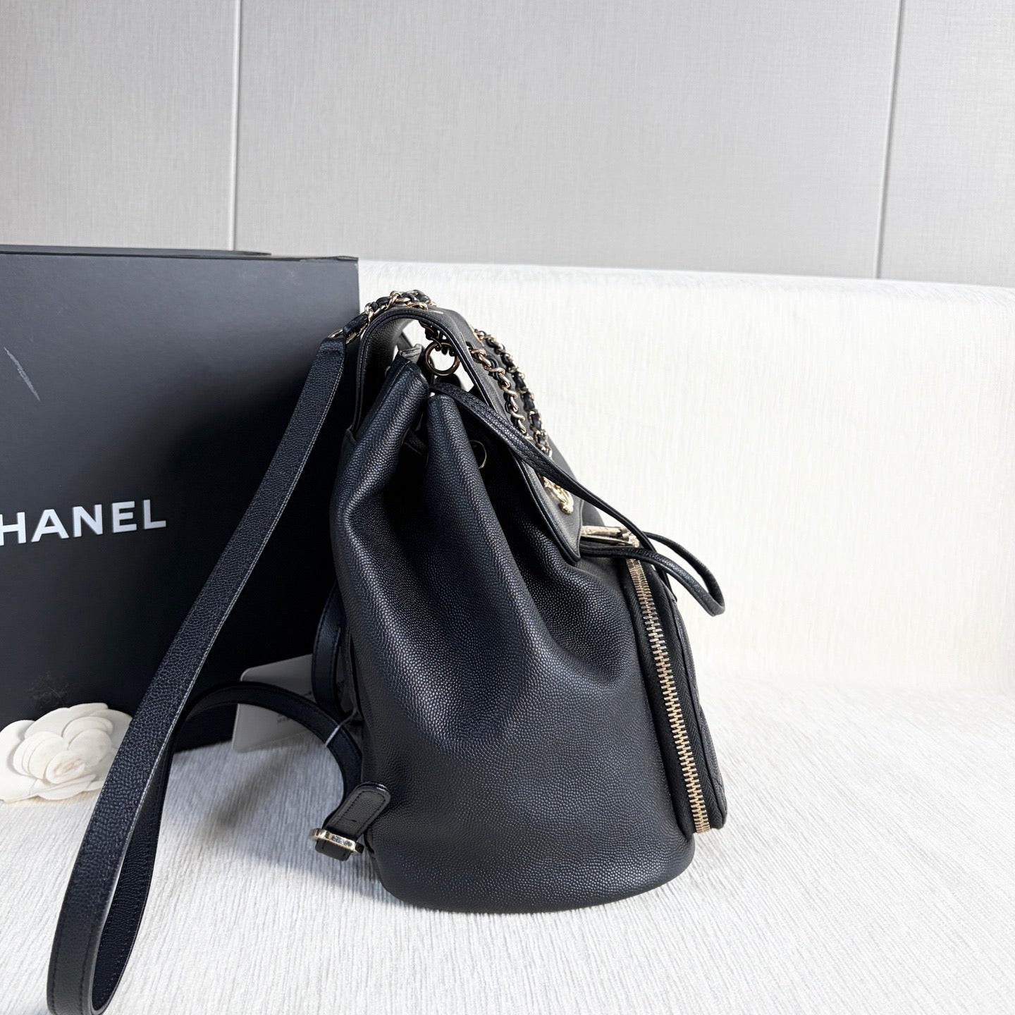 Chanel - Affinity - Leather - Black - (Medium)