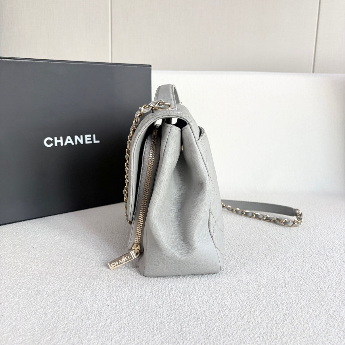 Chanel - Affinity - Leather - Grey - (medium)