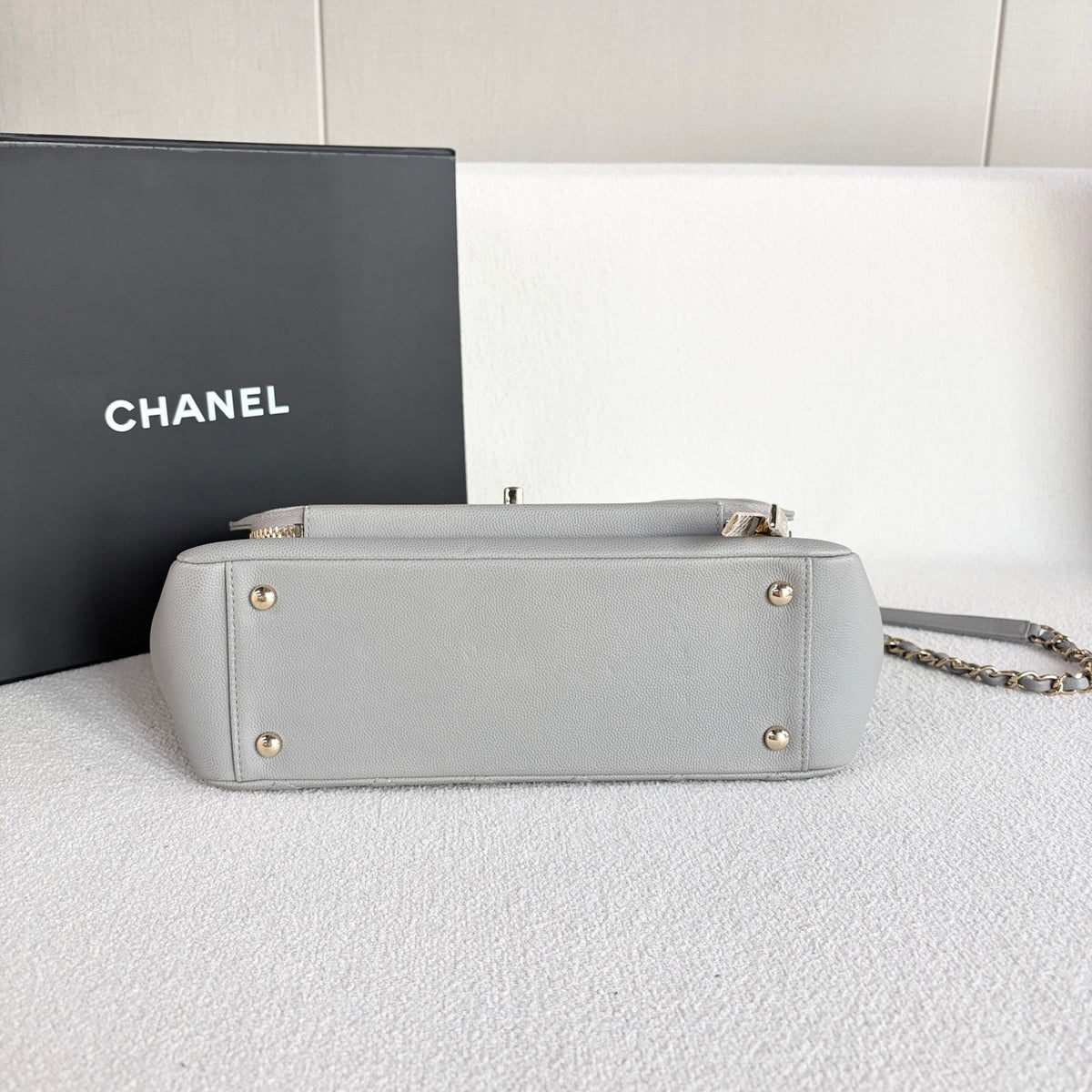 Chanel - Affinity - Leather - Grey - (medium)