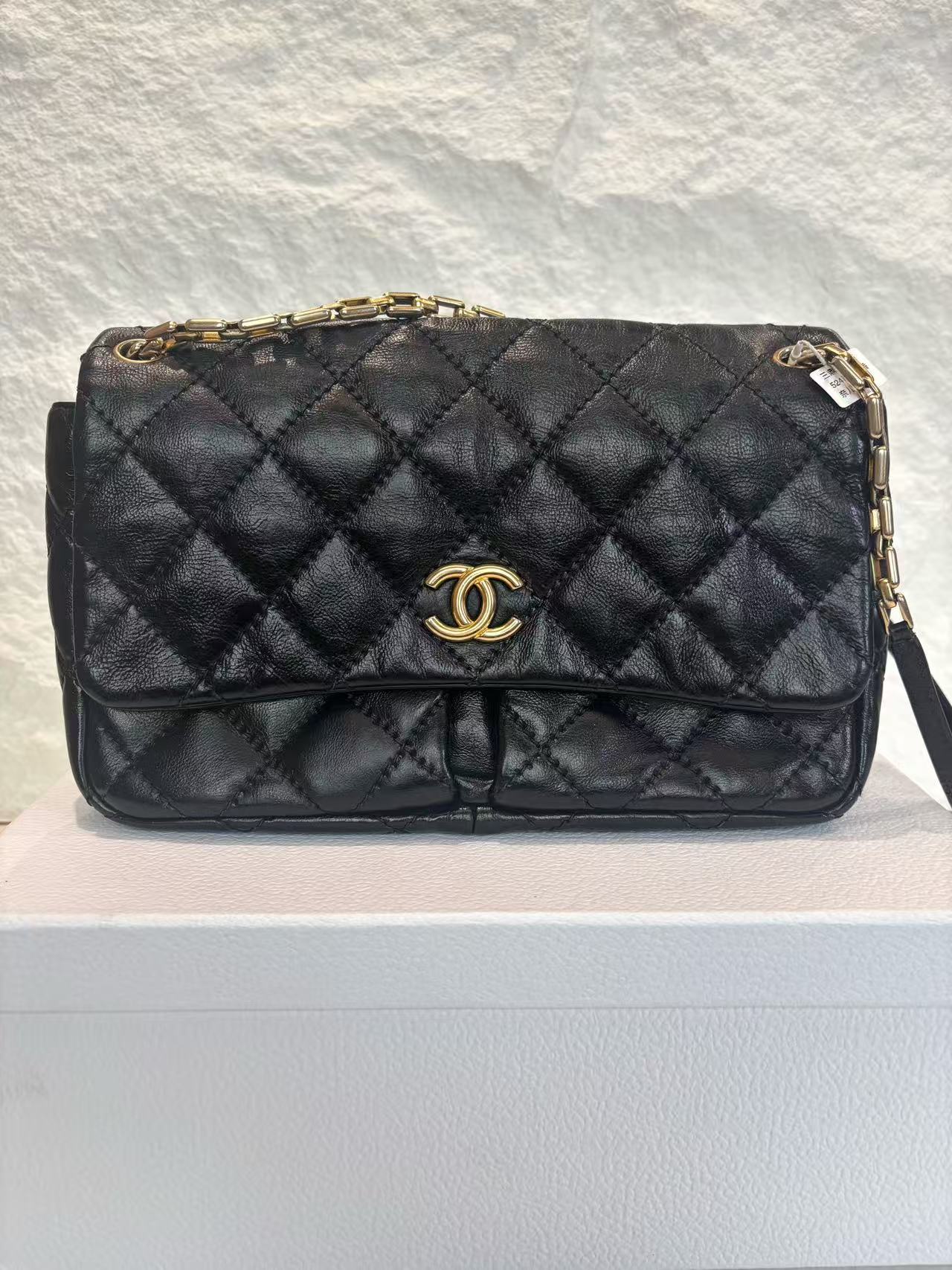 Chanel - Airport Flap Bag - Leather - Black - (Medium)