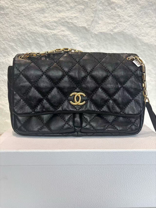 Chanel - Airport Flap Bag - Leather - Black - (Medium)