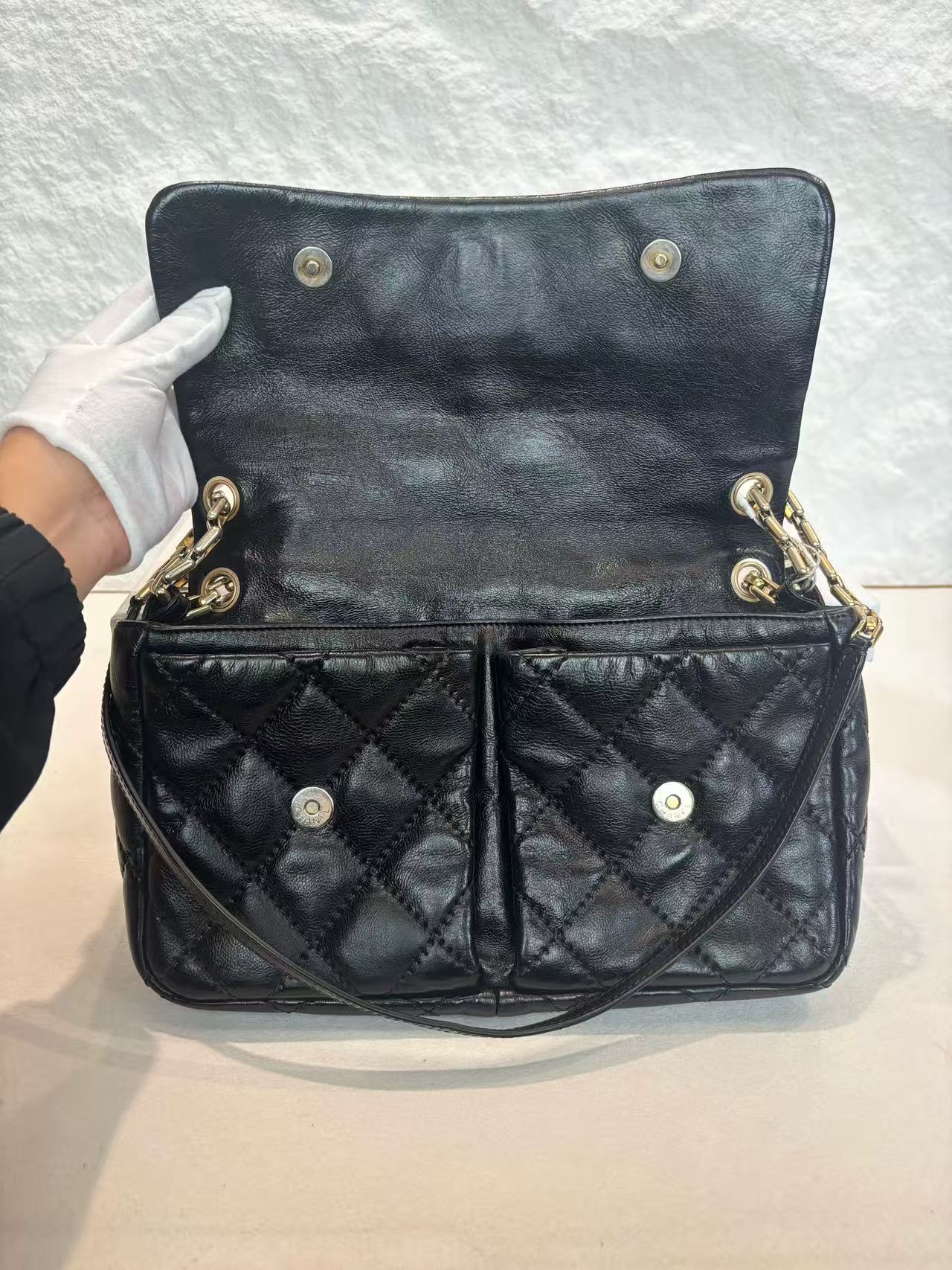 Chanel - Airport Flap Bag - Leather - Black - (Medium)