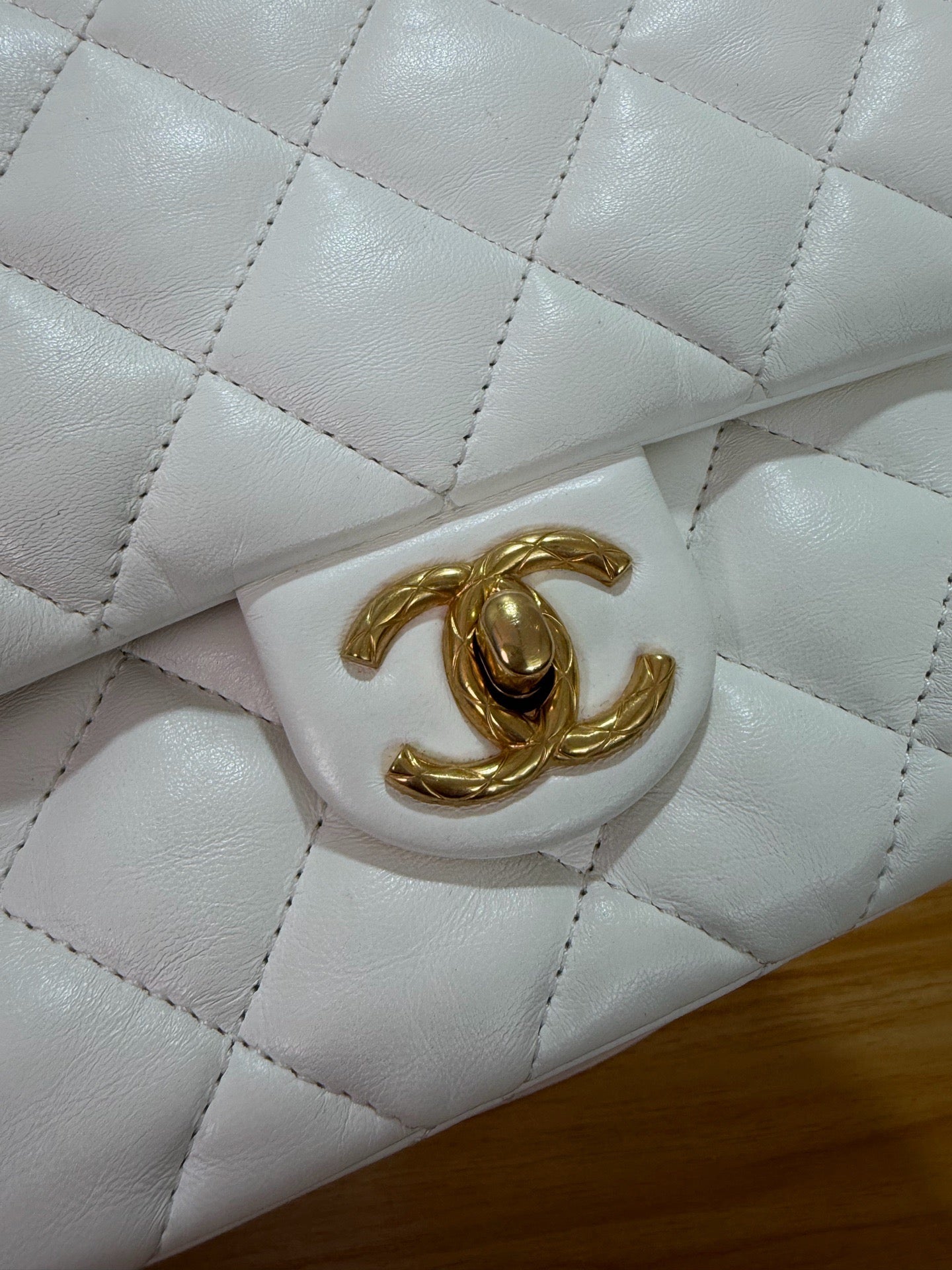 Chanel - AS3609 - Leather - White - (medium)
