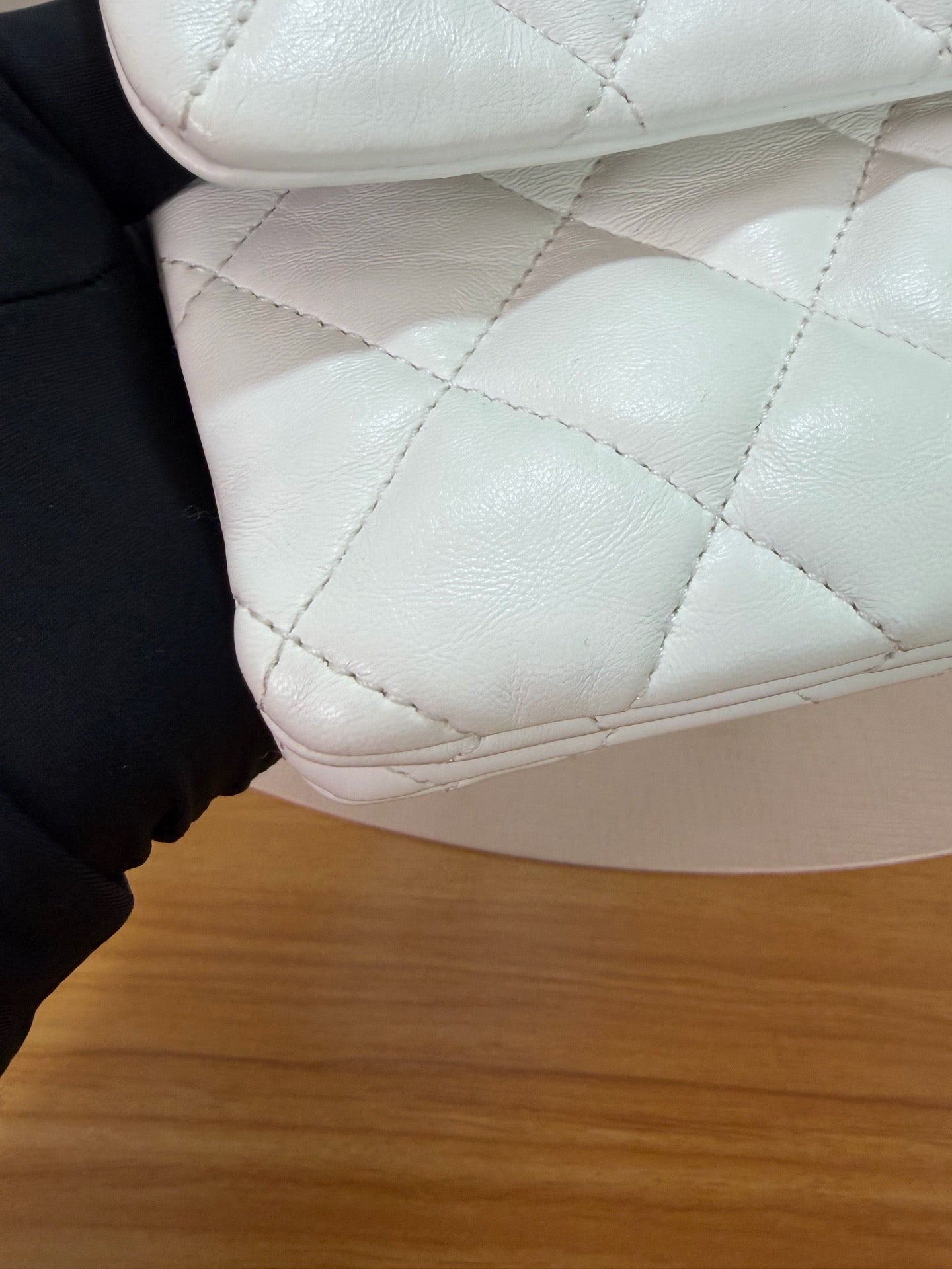 Chanel - AS3609 - Leather - White - (medium)