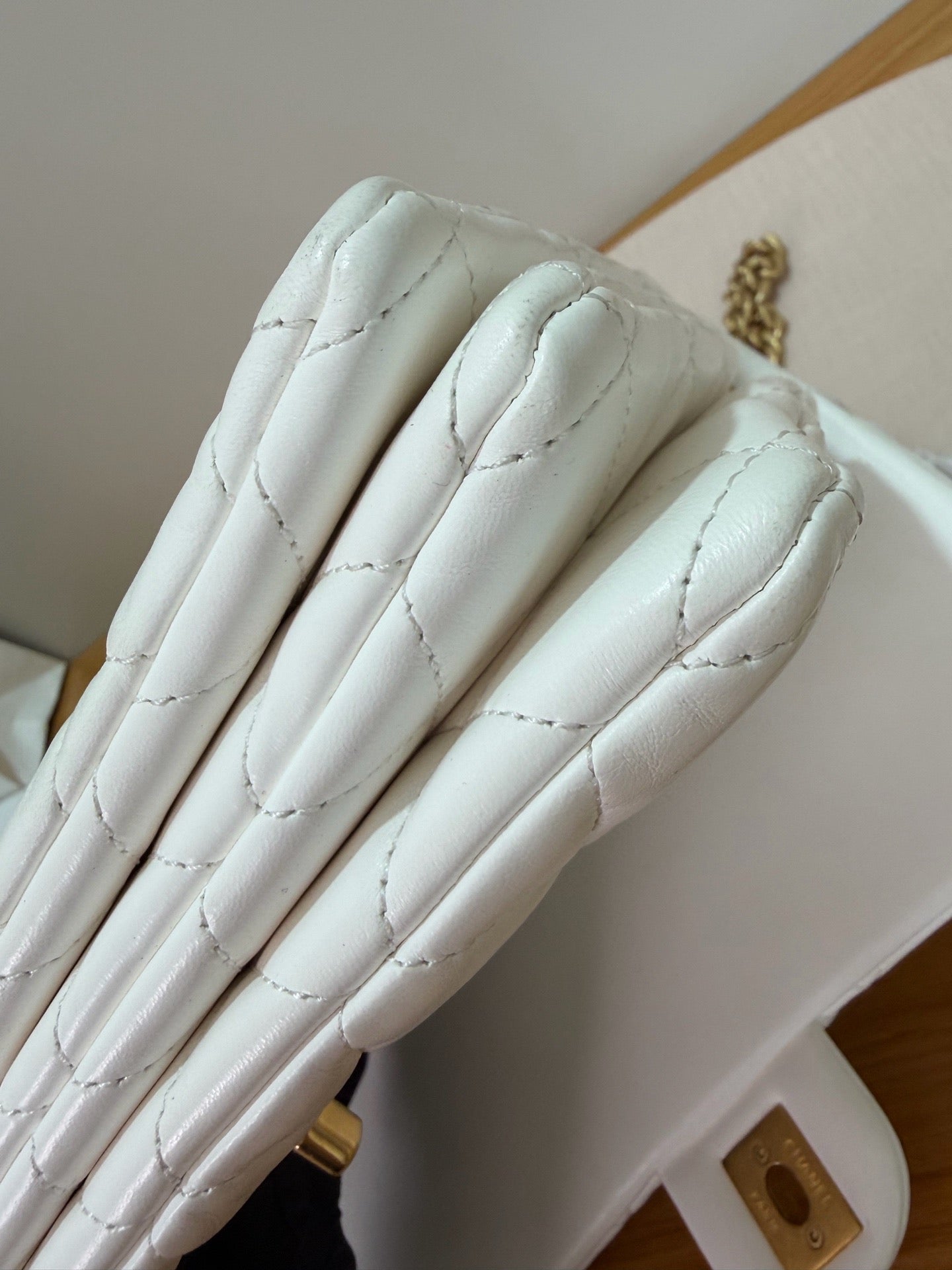 Chanel - AS3609 - Leather - White - (medium)