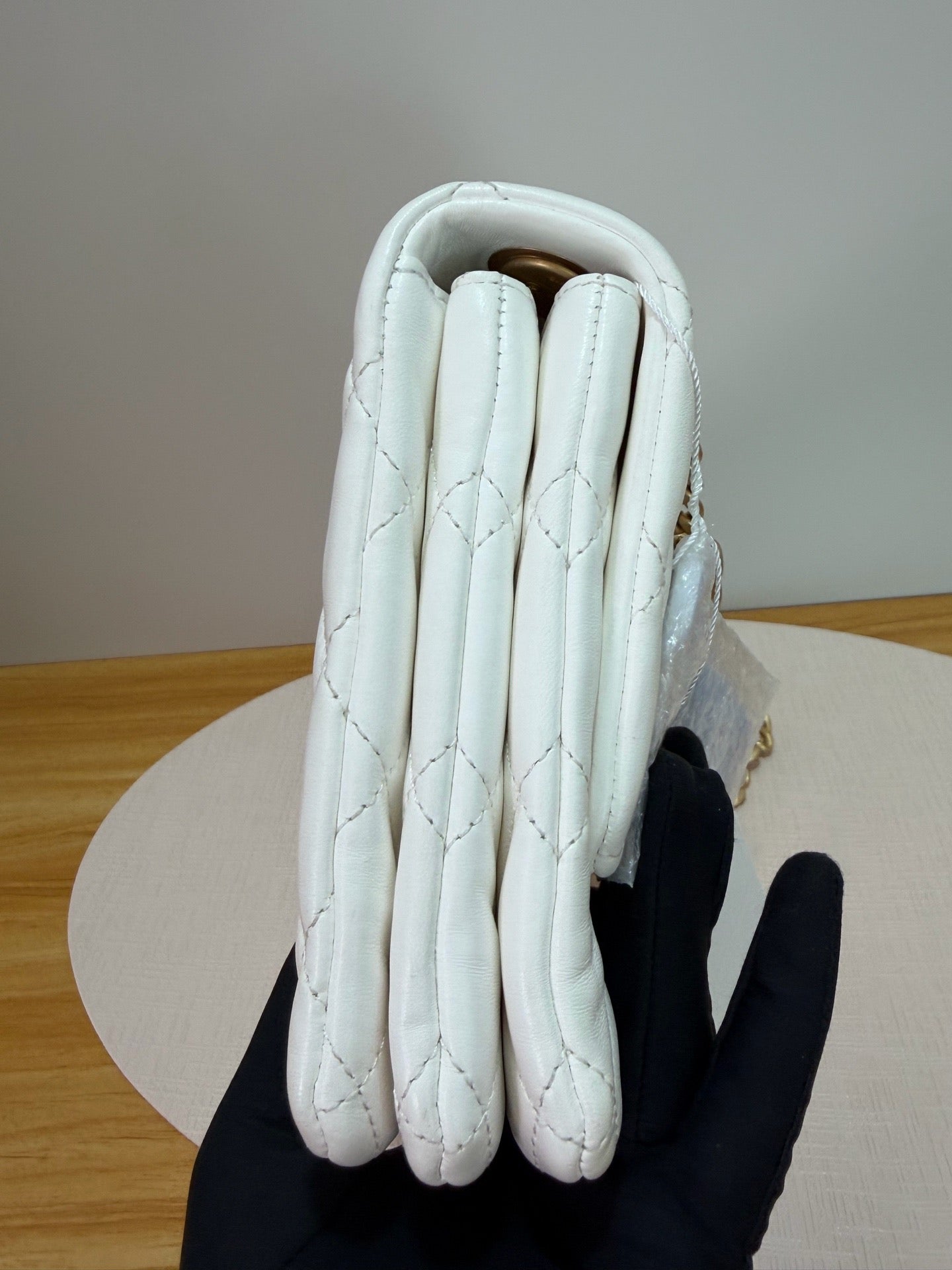 Chanel - AS3609 - Leather - White - (medium)