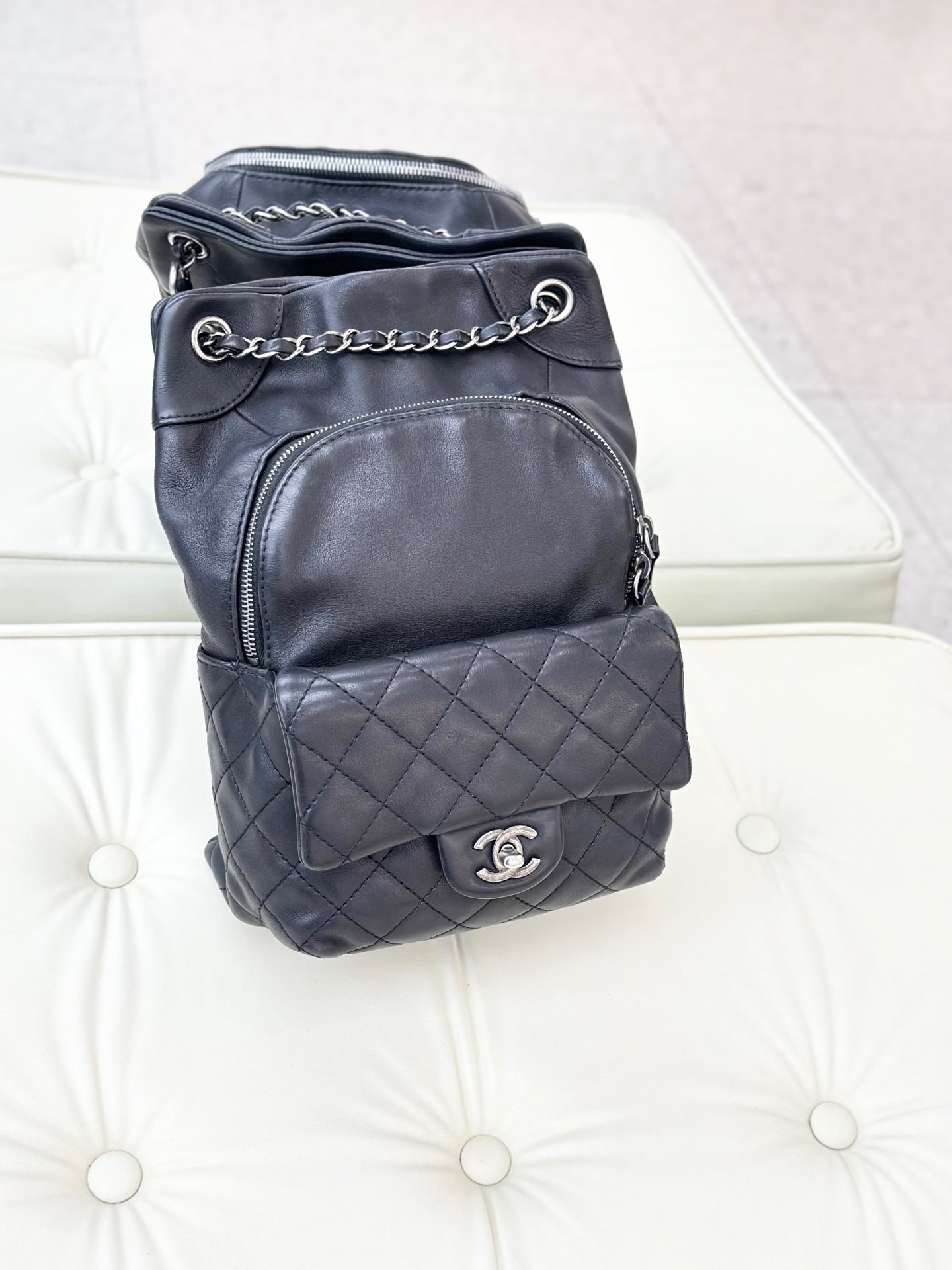 Chanel - Backpack - Leather - Black - (large)