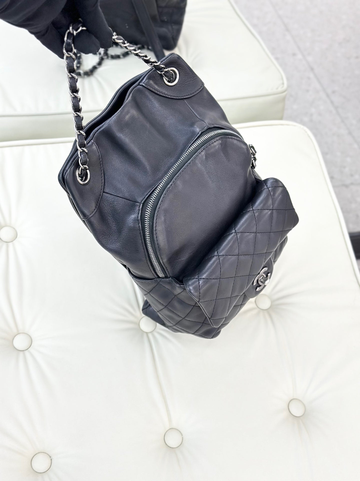 Chanel - Backpack - Leather - Black - (large)