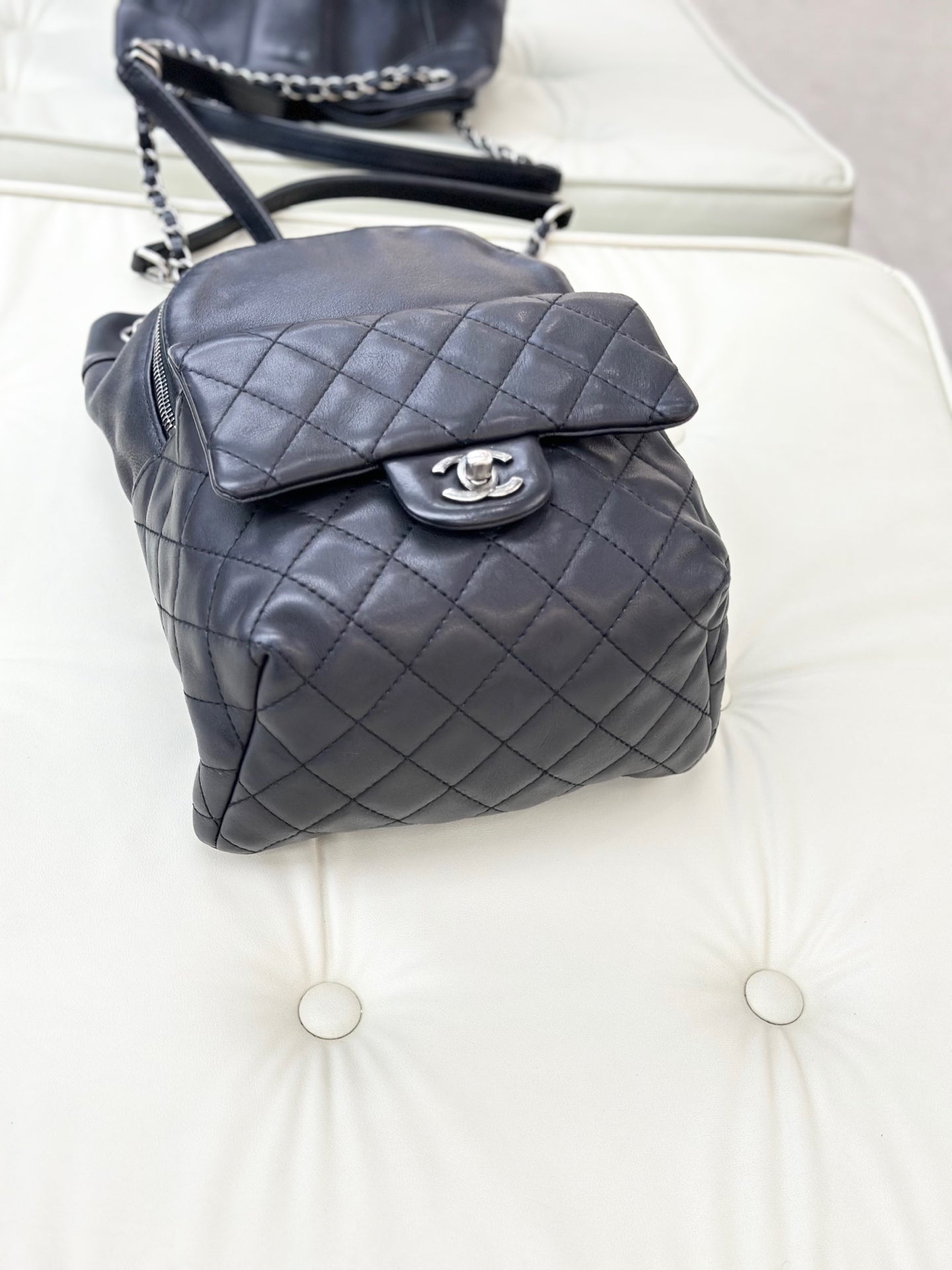 Chanel - Backpack - Leather - Black - (large)