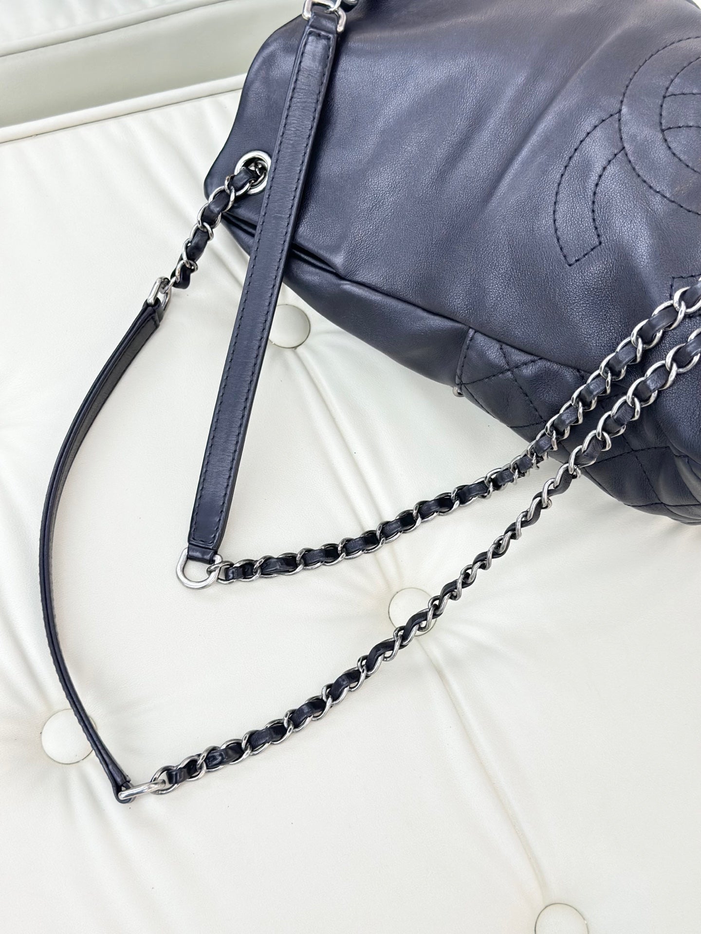 Chanel - Backpack - Leather - Black - (large)