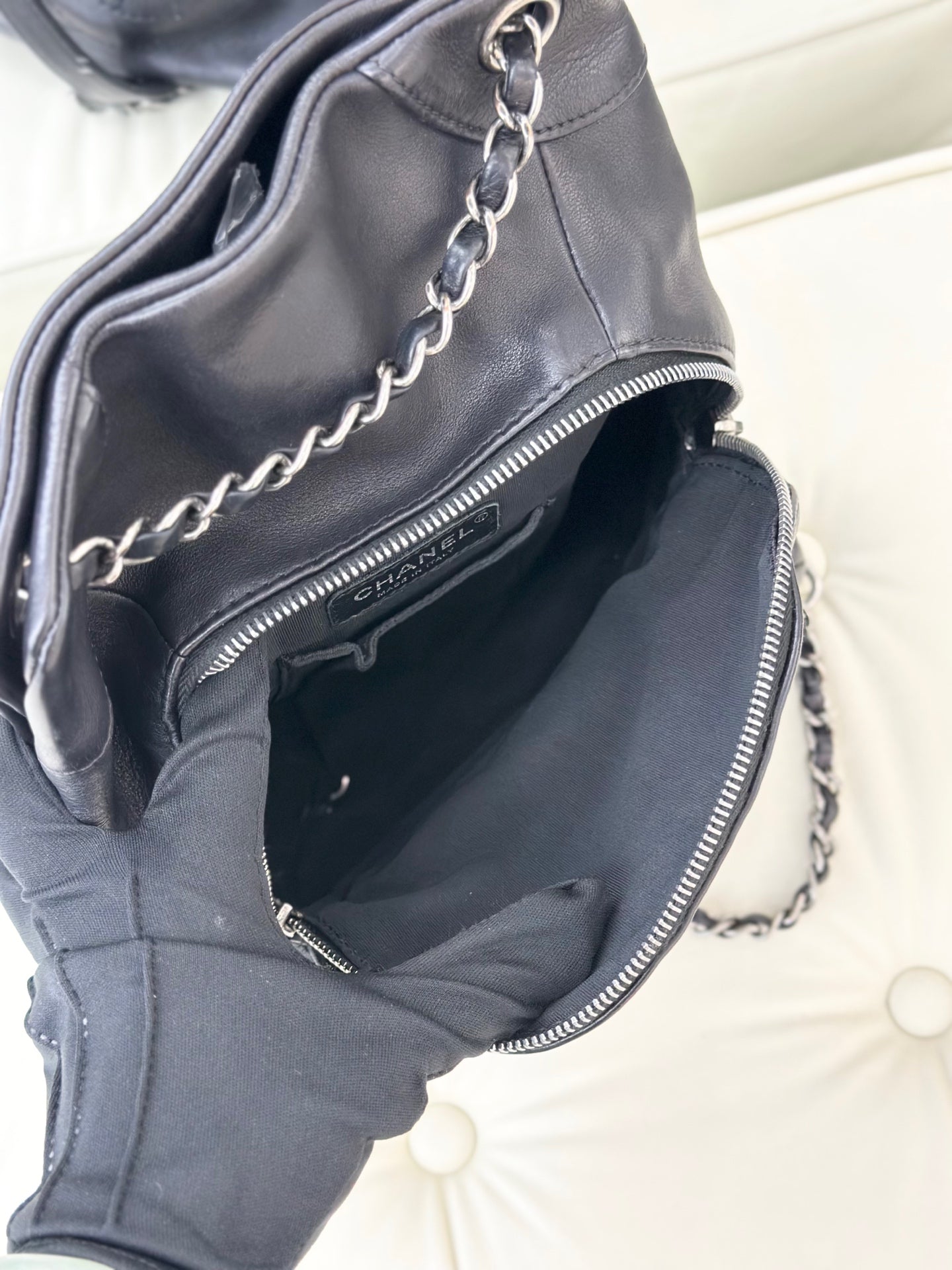 Chanel - Backpack - Leather - Black - (large)