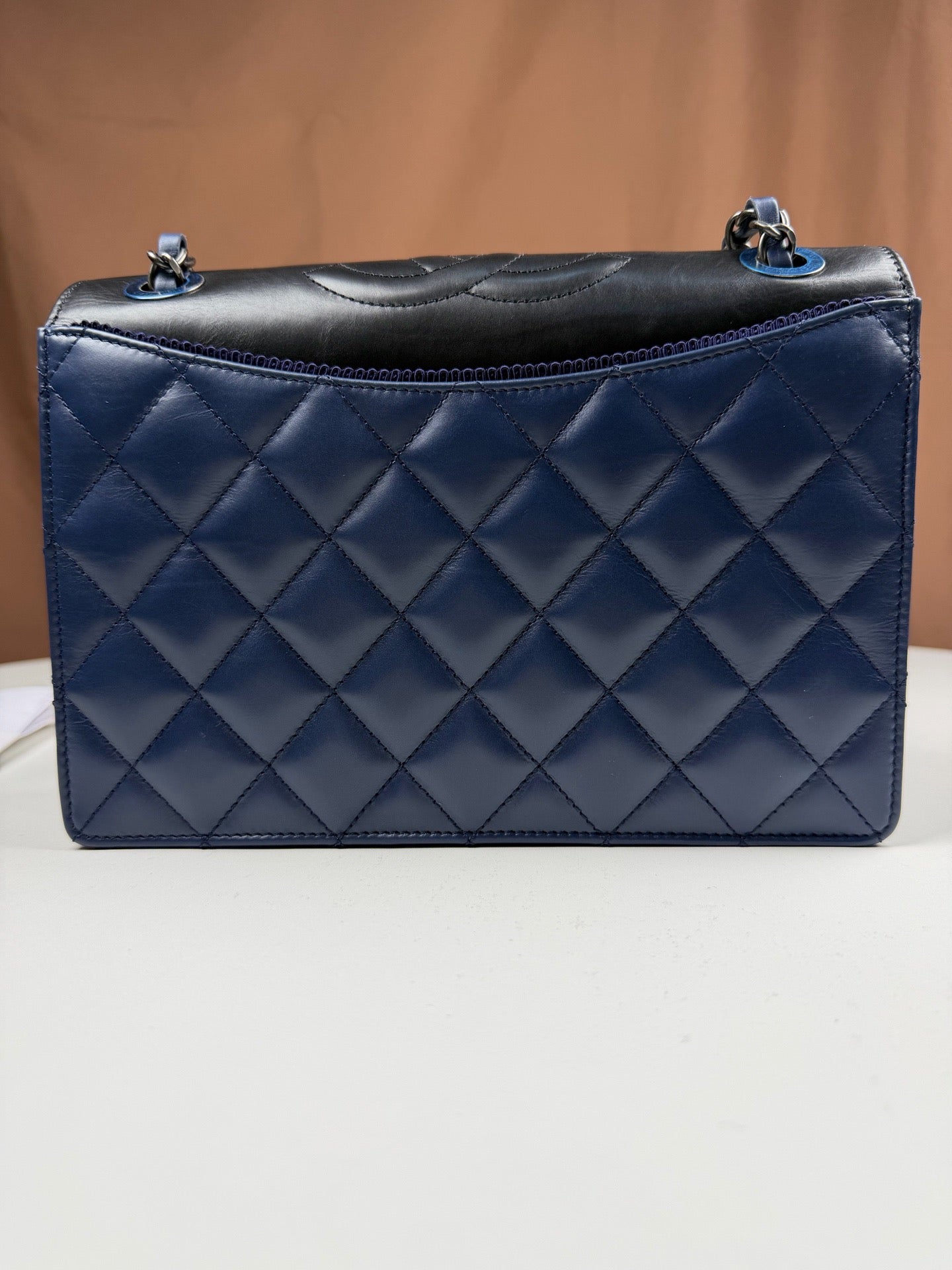 Chanel - Ballerina Embossed Large Double C - Leather - Blue - (medium)