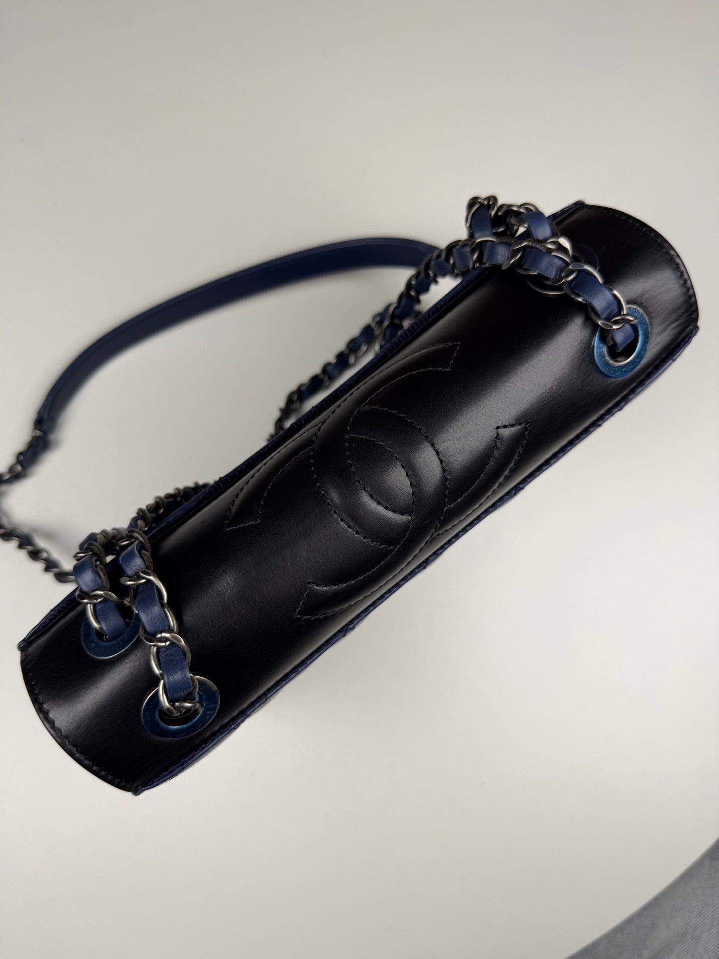 Chanel - Ballerina Embossed Large Double C - Leather - Blue - (medium)