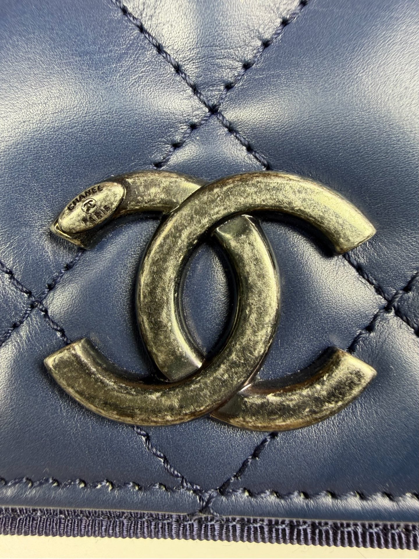Chanel - Ballerina Embossed Large Double C - Leather - Blue - (medium)