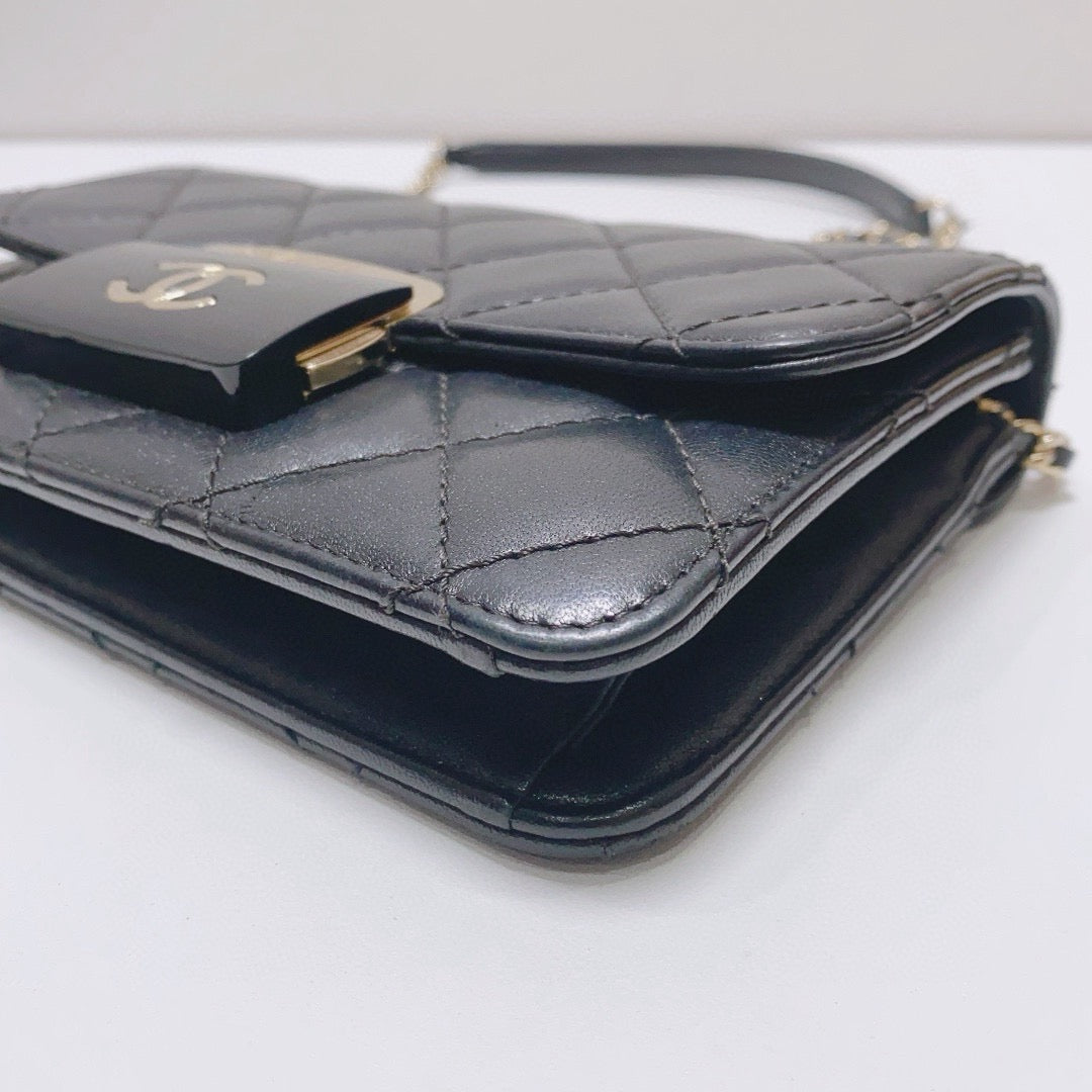 Chanel - Beauty Lock Flap Bag - Lambskin leather - Black with Gold-Tone Hardware - (mini)