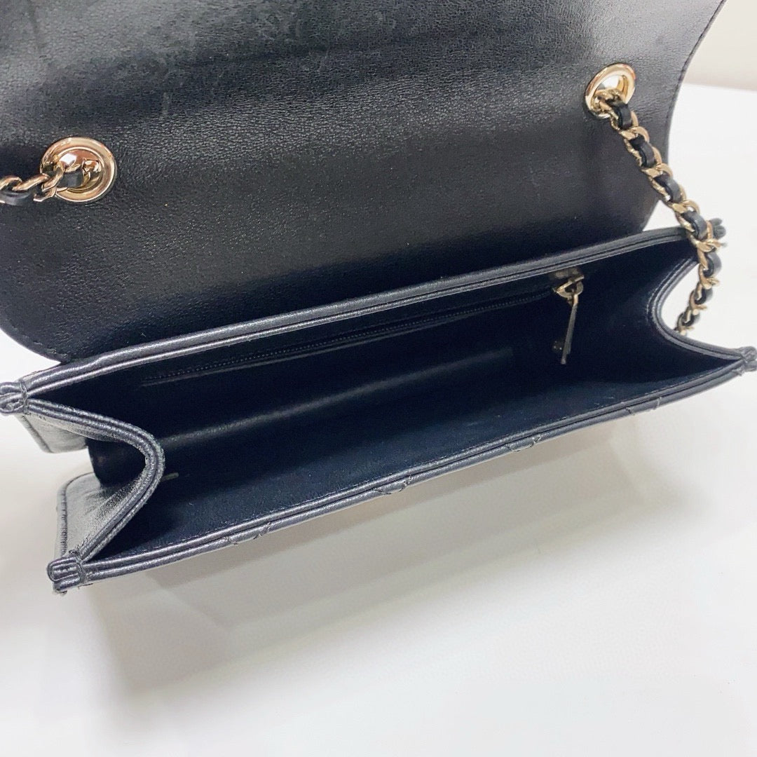 Chanel - Beauty Lock Flap Bag - Lambskin leather - Black with Gold-Tone Hardware - (mini)