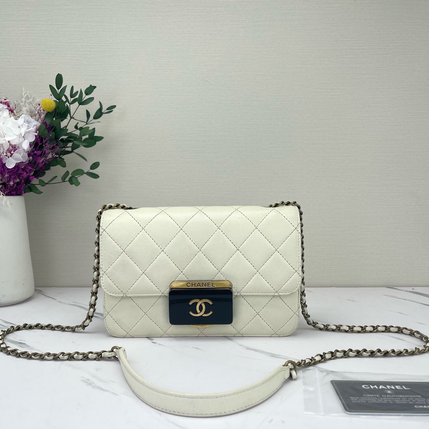 Chanel - Beauty Lock - Leather - White - (small)