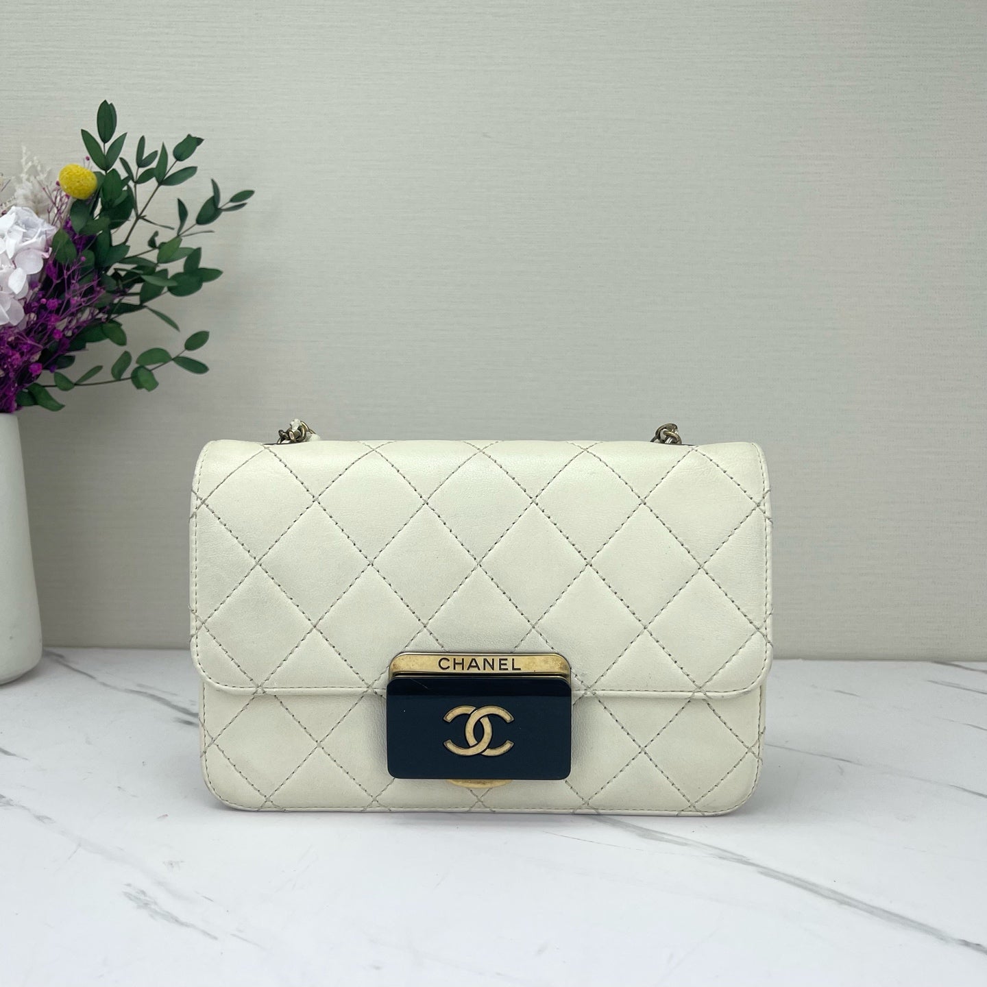 Chanel - Beauty Lock - Leather - White - (small)