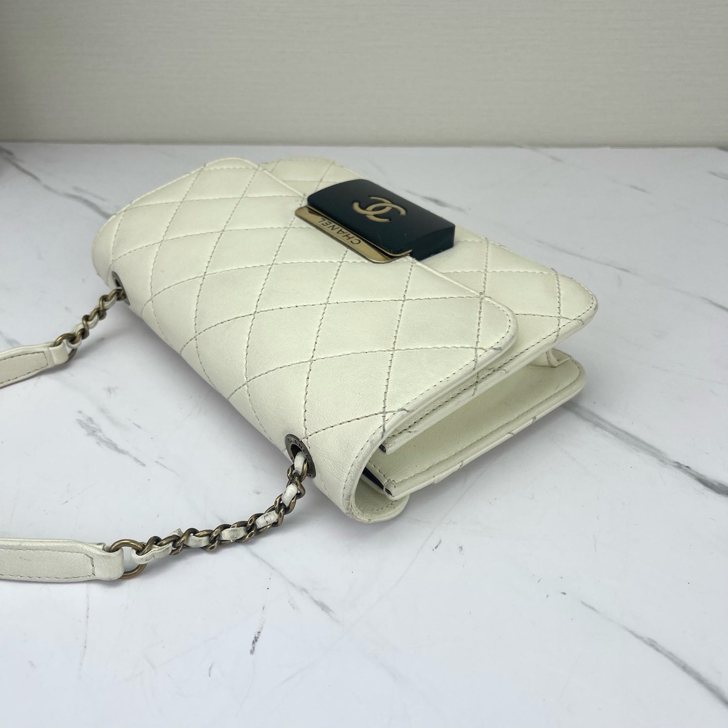 Chanel - Beauty Lock - Leather - White - (small)