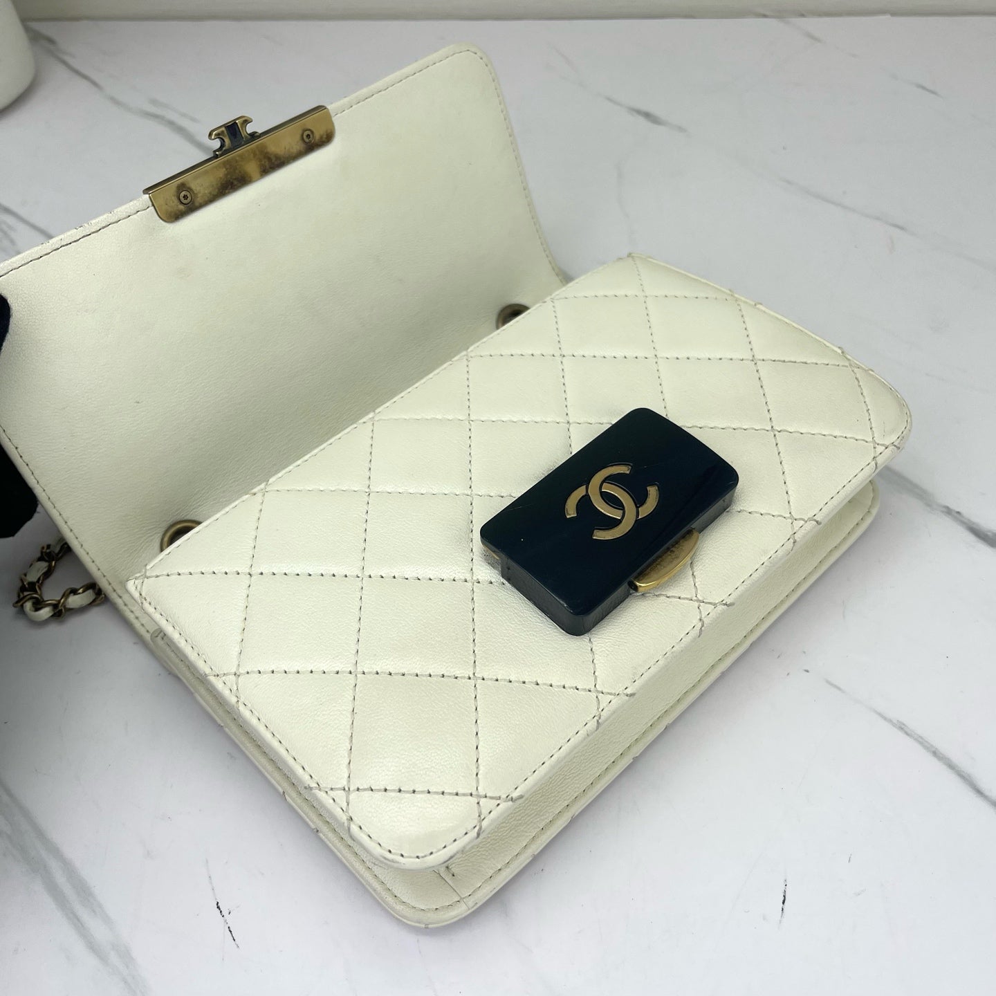 Chanel - Beauty Lock - Leather - White - (small)