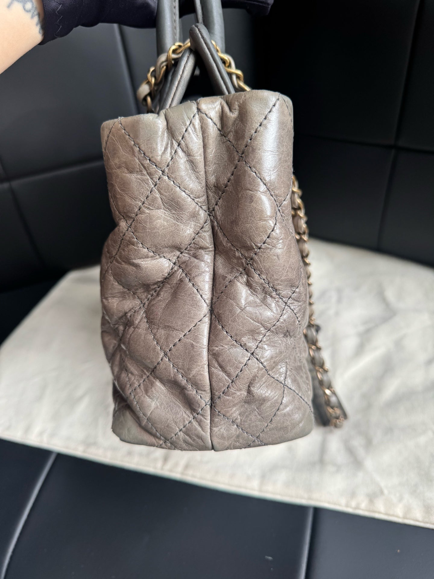 Chanel - Bindi Tote - Leather - Grey - (medium)