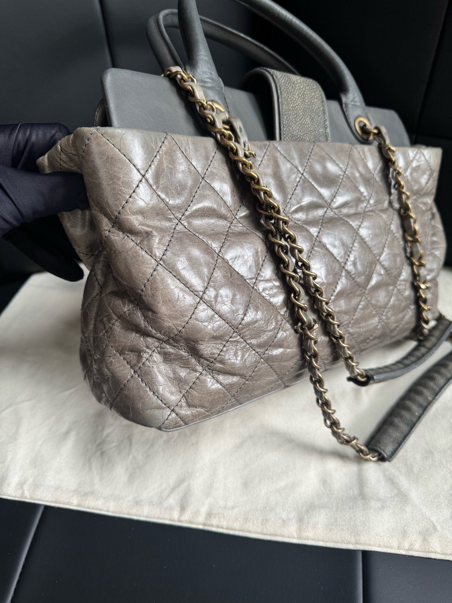 Chanel - Bindi Tote - Leather - Grey - (medium)