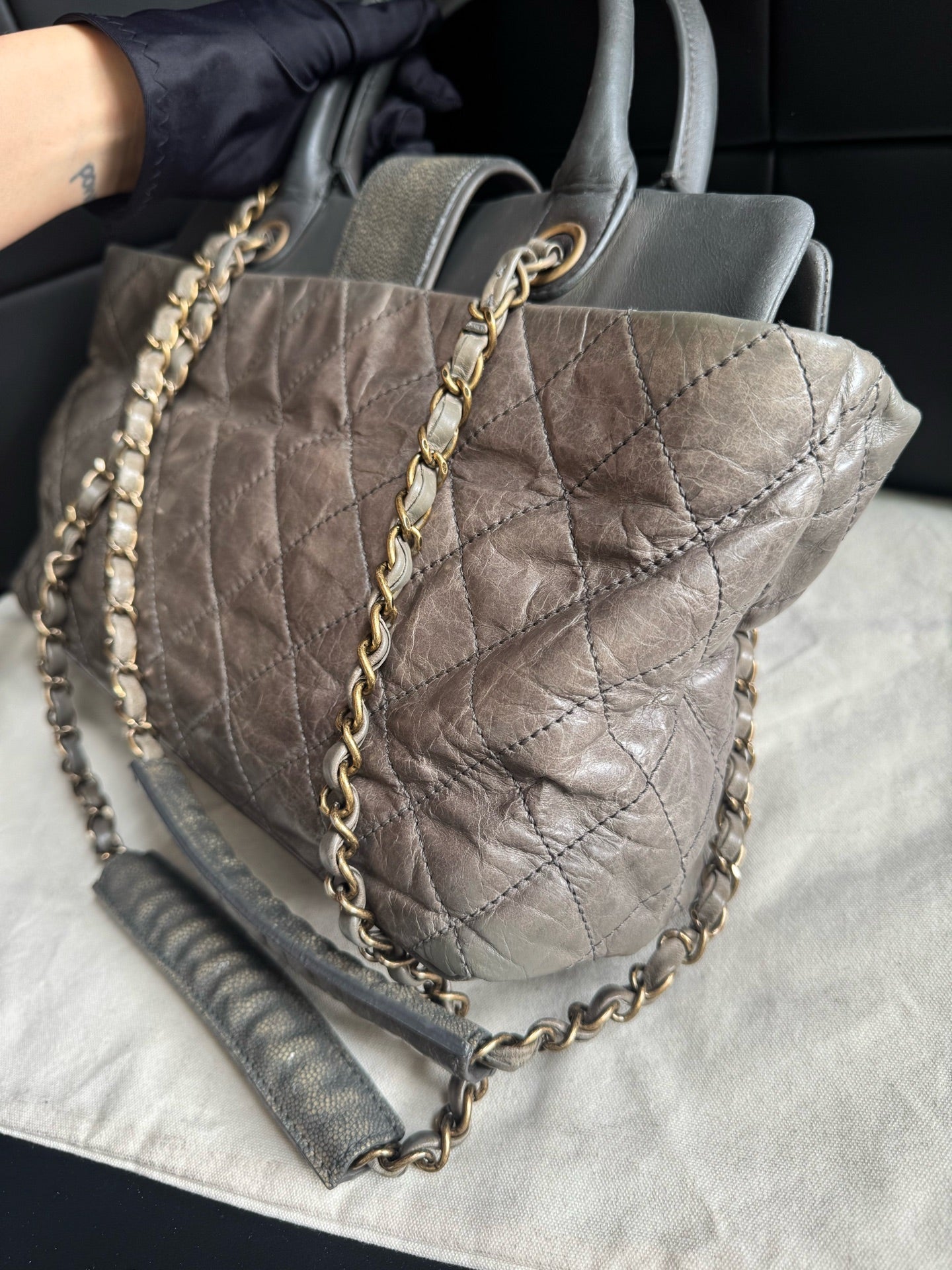 Chanel - Bindi Tote - Leather - Grey - (medium)