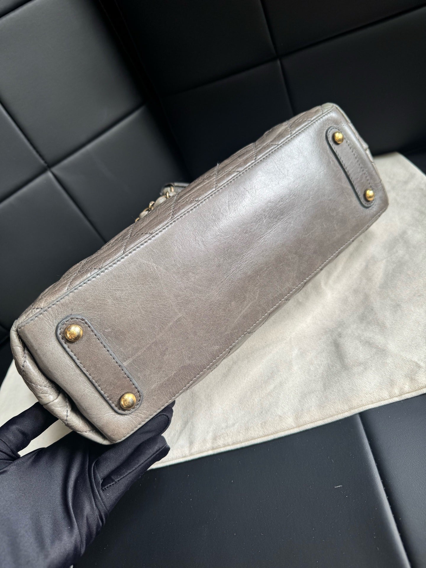 Chanel - Bindi Tote - Leather - Grey - (medium)