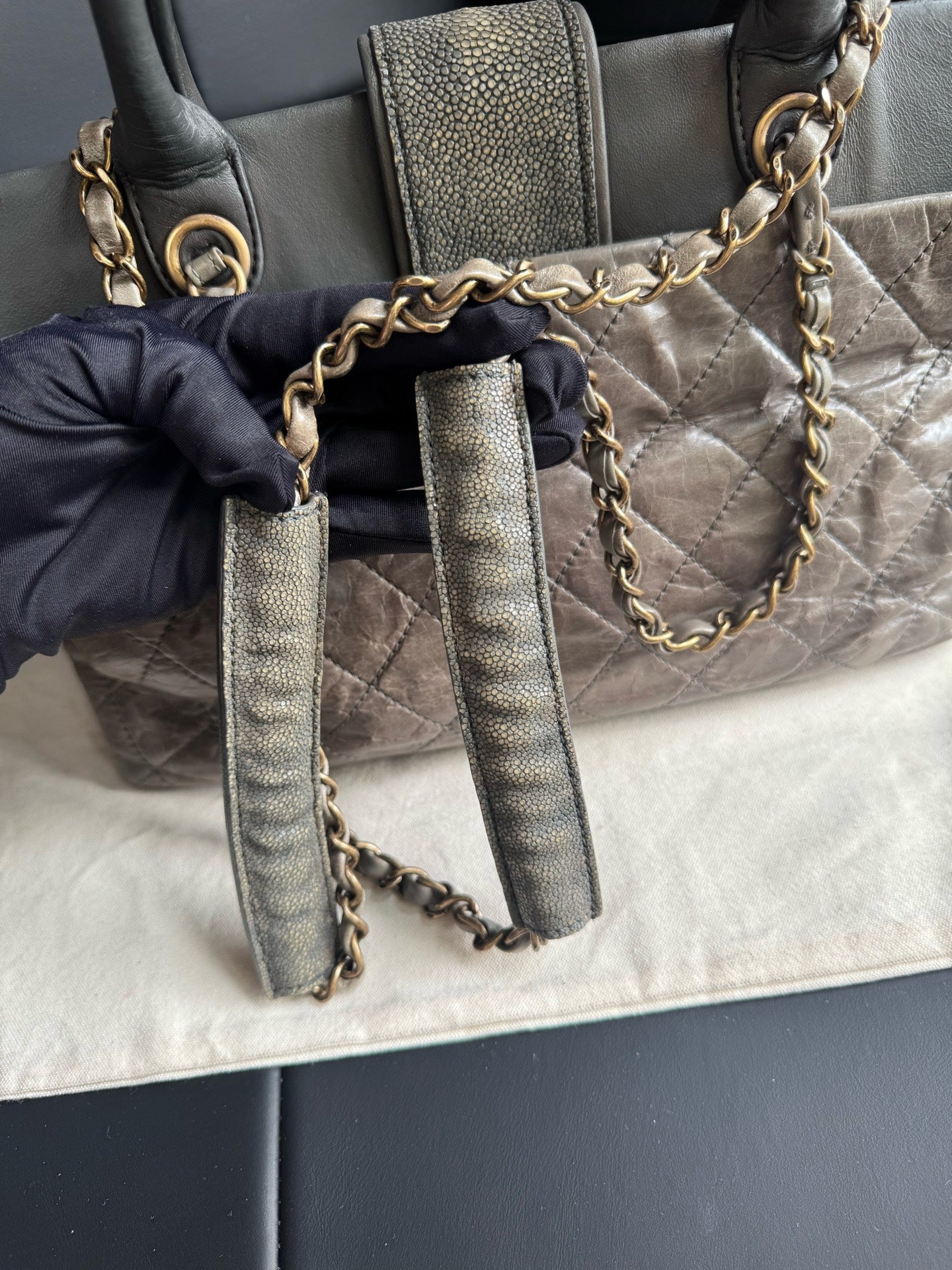 Chanel - Bindi Tote - Leather - Grey - (medium)