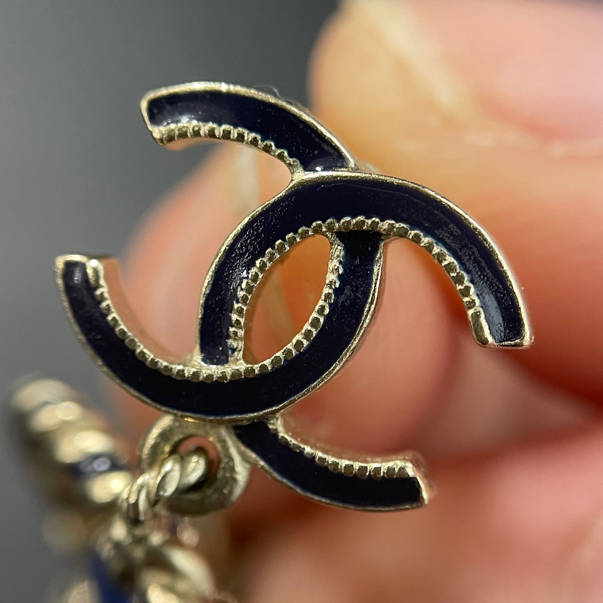 Chanel - Blue Starry Sky 19C - Gold-tone base metal; composition of the blue decorative elements is unconfirmed. - Multicolour