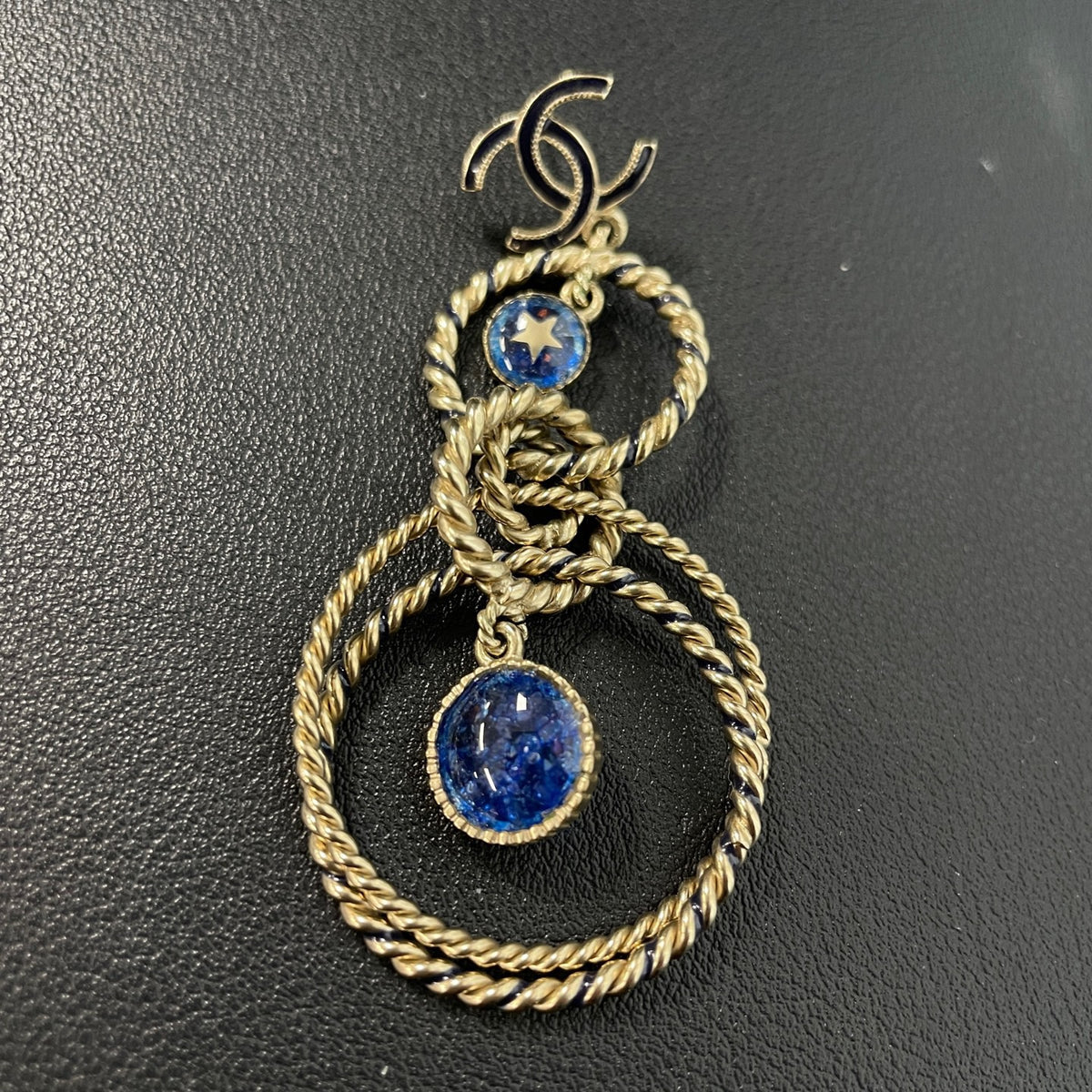 Chanel - Blue Starry Sky 19C - Gold-tone base metal; composition of the blue decorative elements is unconfirmed. - Multicolour