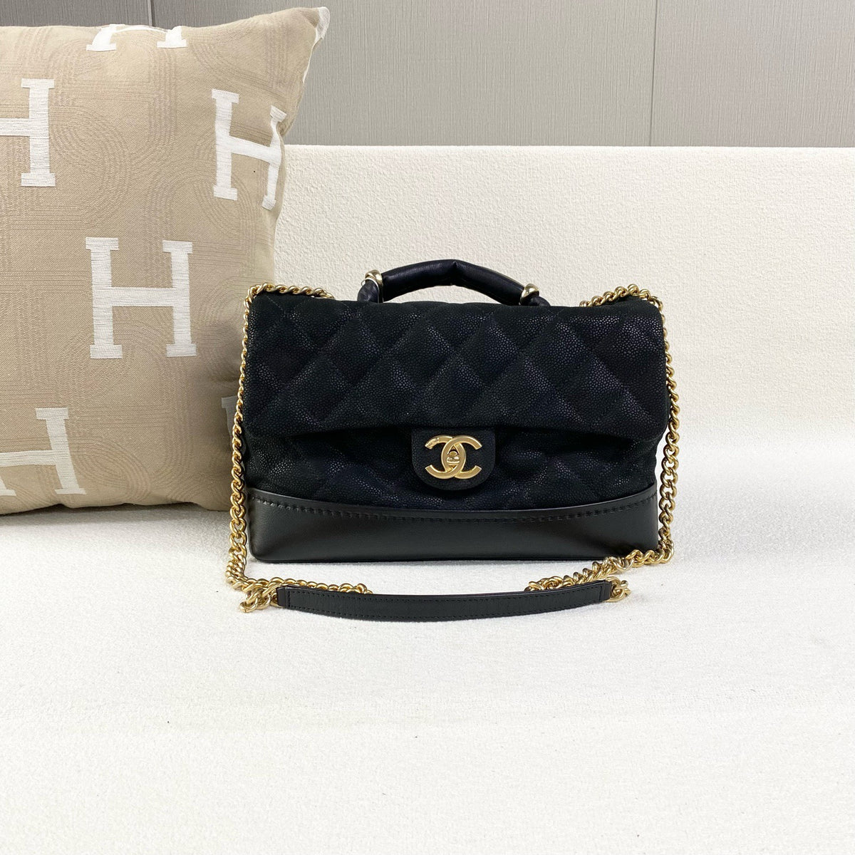 Chanel - Bombay Top Handle Flap Bag - Leather - Black - (medium)