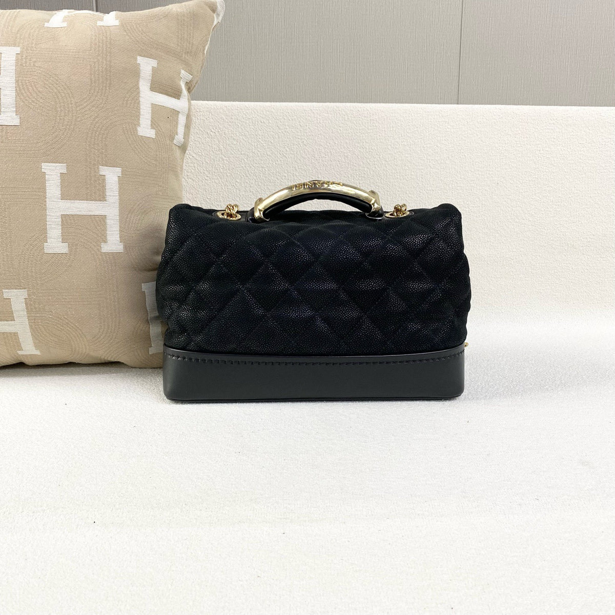 Chanel - Bombay Top Handle Flap Bag - Leather - Black - (medium)